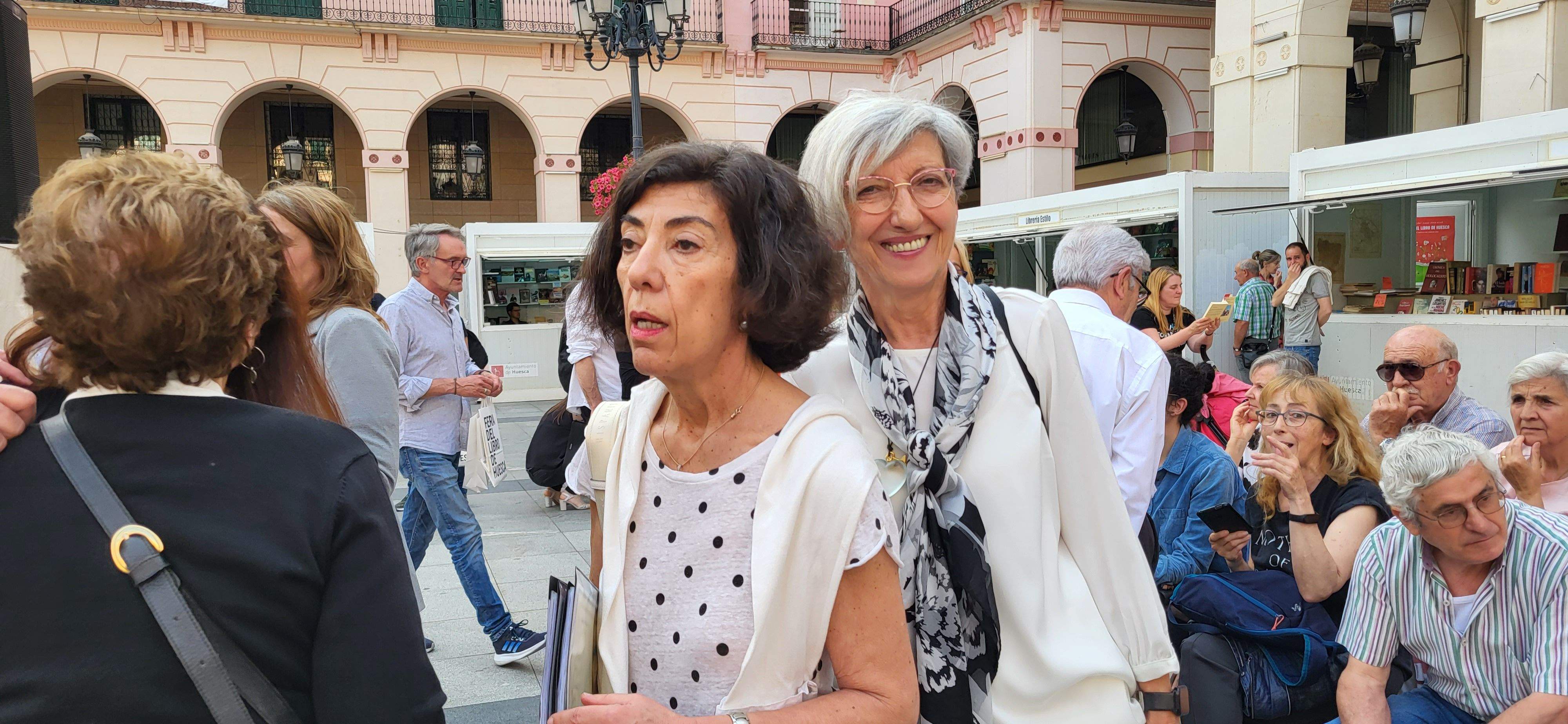 Actuación del Coro de la Universidad Ciudadana en la 39ª Feria del Libro de Huesca. Foto Myriam Martínez