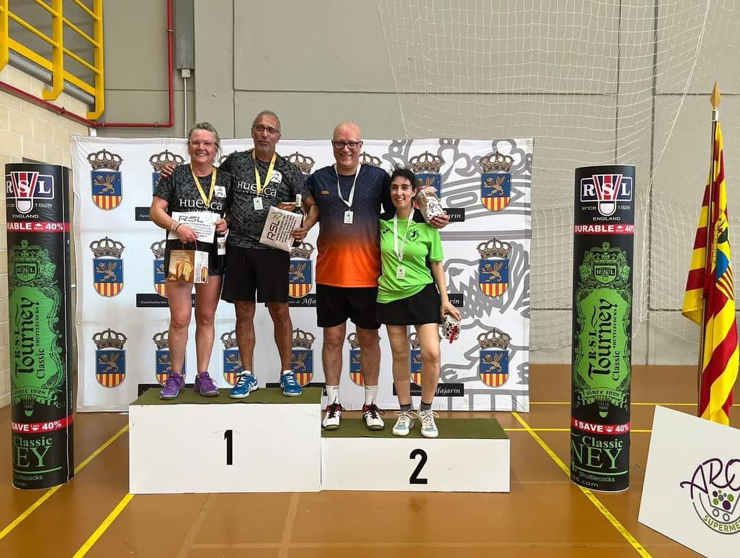 Elsa Tello subcampeona en dobles mixtos senior B1 junto a José Ángel García