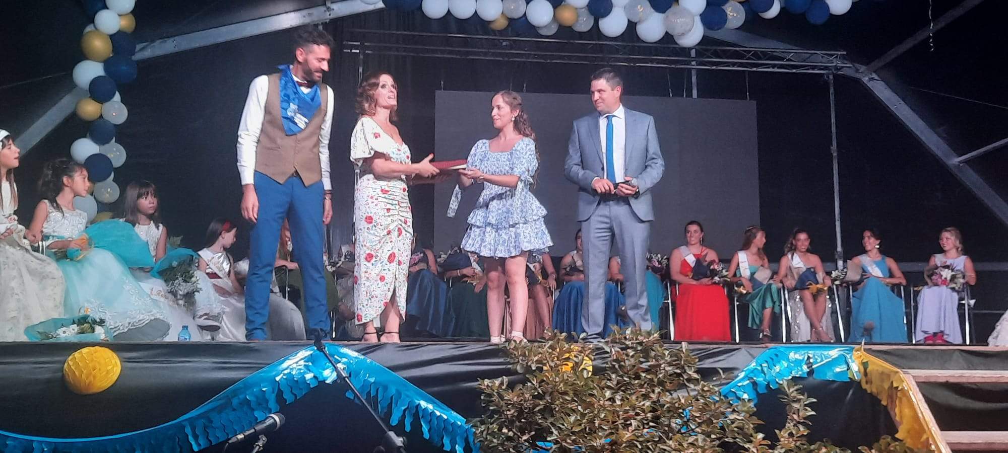 Homenaje a los pregoneros, la agrupación folclórica Santa Leticia. Foto Ayuntamiento de Ayerbe