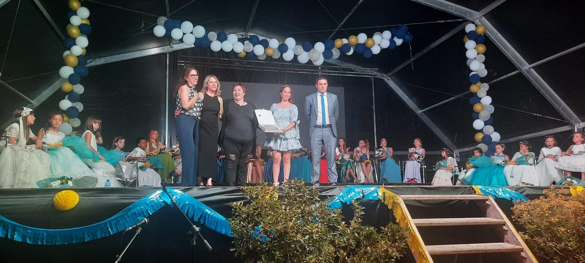 Homenaje a los trabajadores municipales. Foto Ayuntamiento de Ayerbe