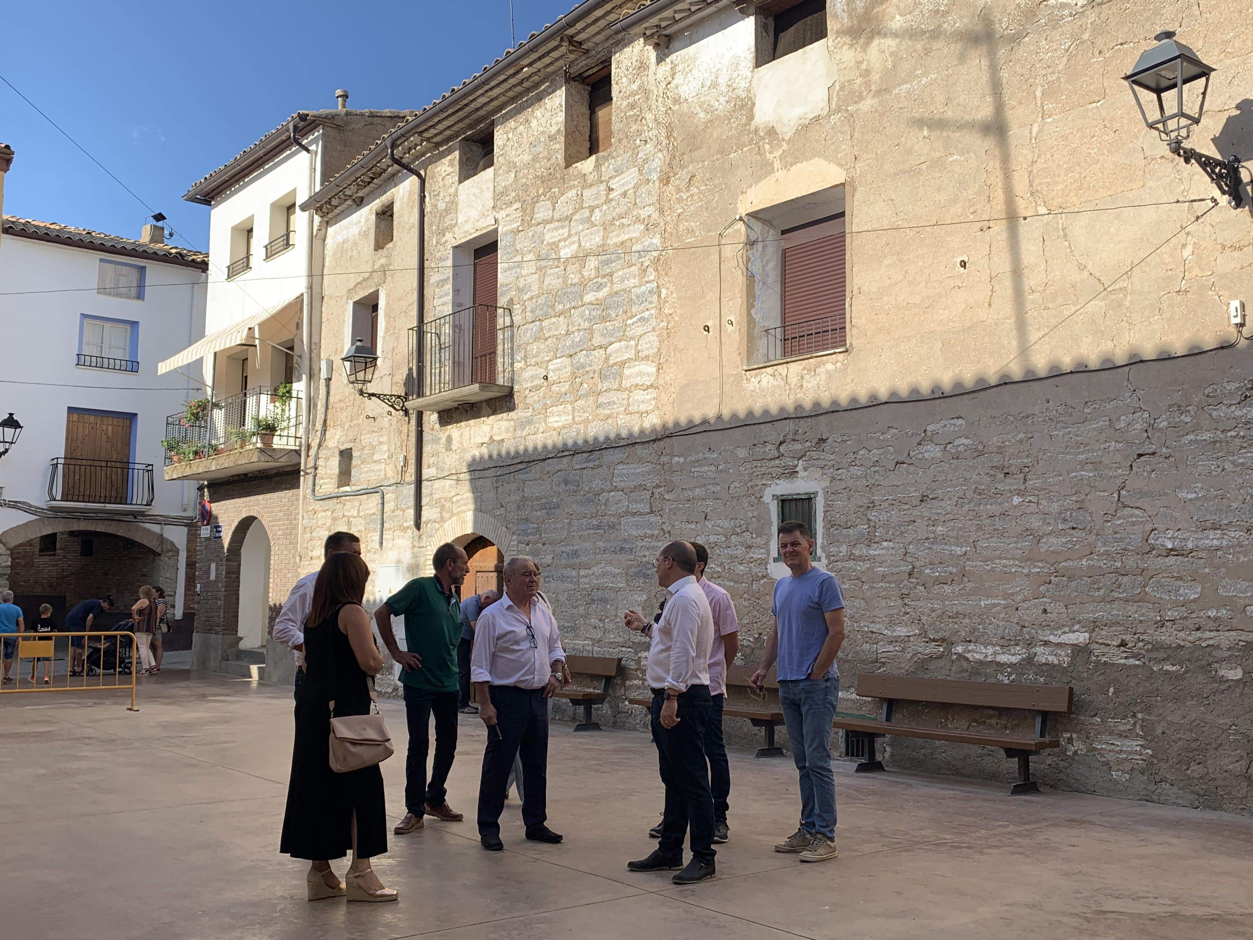 Miguel Gracia ha visitado la vivienda rehabilitada por Azanuy para nuevos pobladores