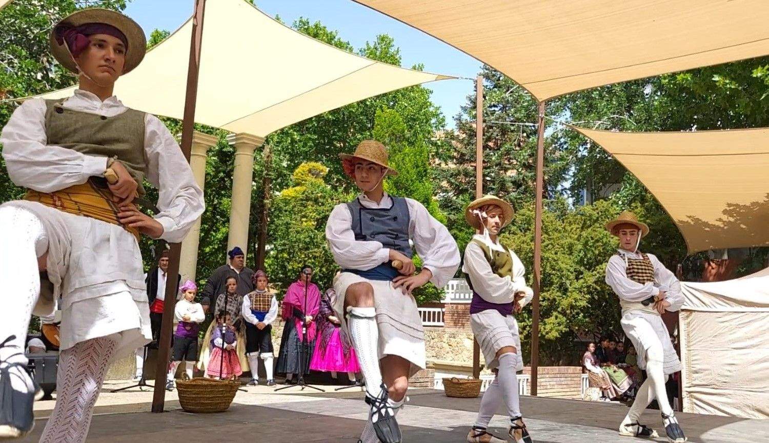  Elenco Aragonés en el certamen de Folclore Aragonés de Huesca. Foto Myriam Martínez