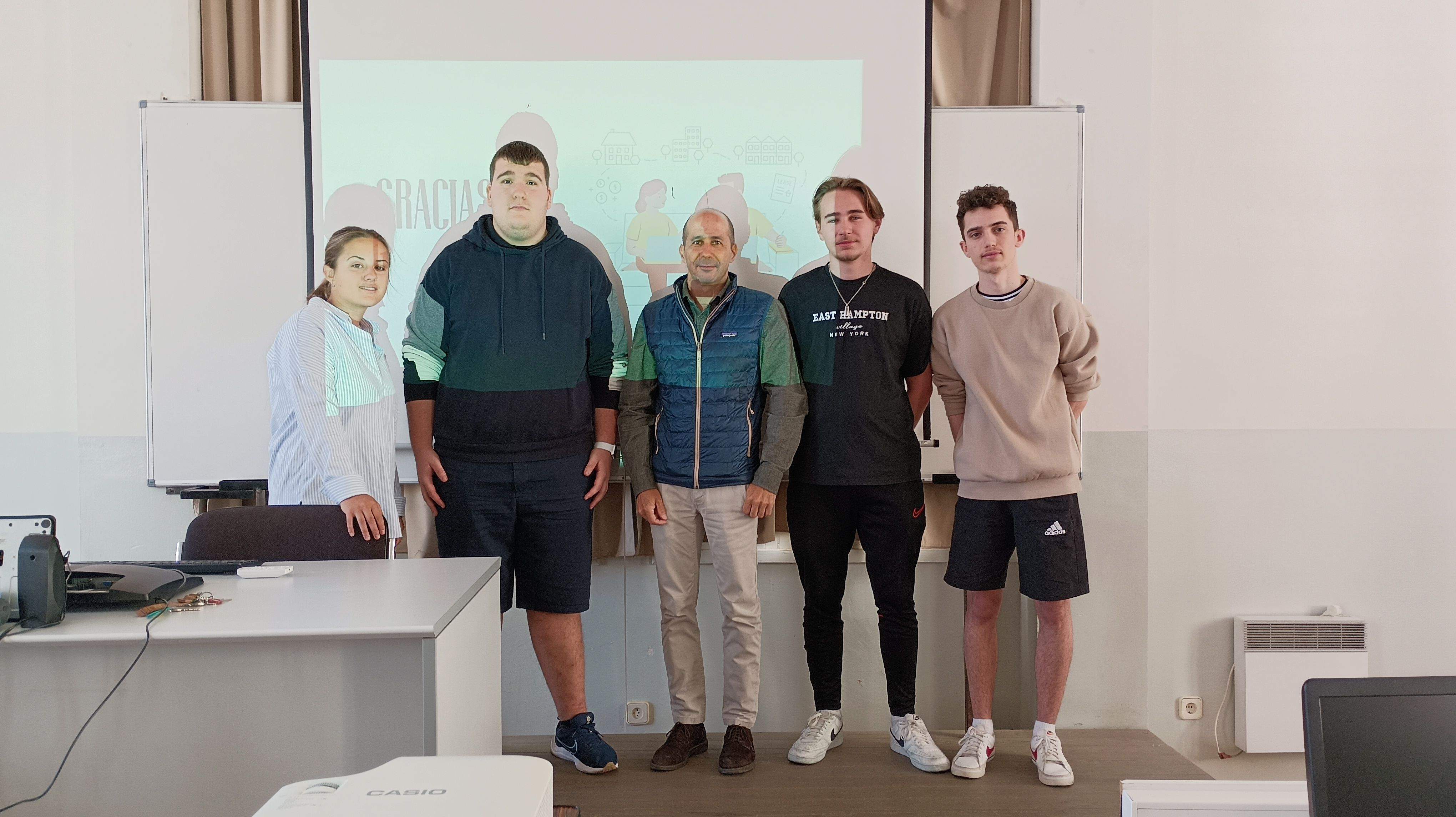 Participantes en el proyecto de colaboración de alumnos del Campus de Huesca y empresas de la ciudad.