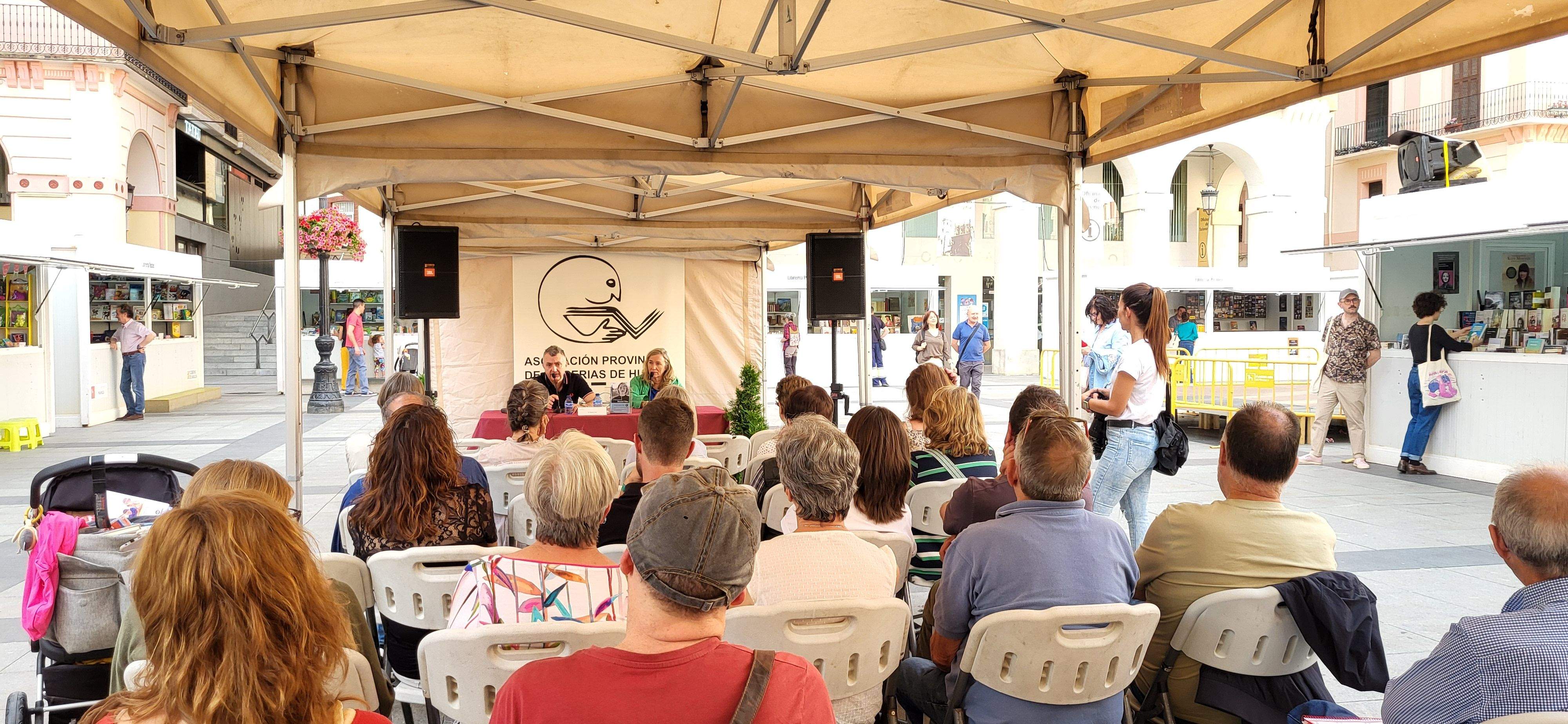 Jornada de este lunes en la 39 edición de la Feria del Libro de Huesca. Foto Mercedes Manterola
