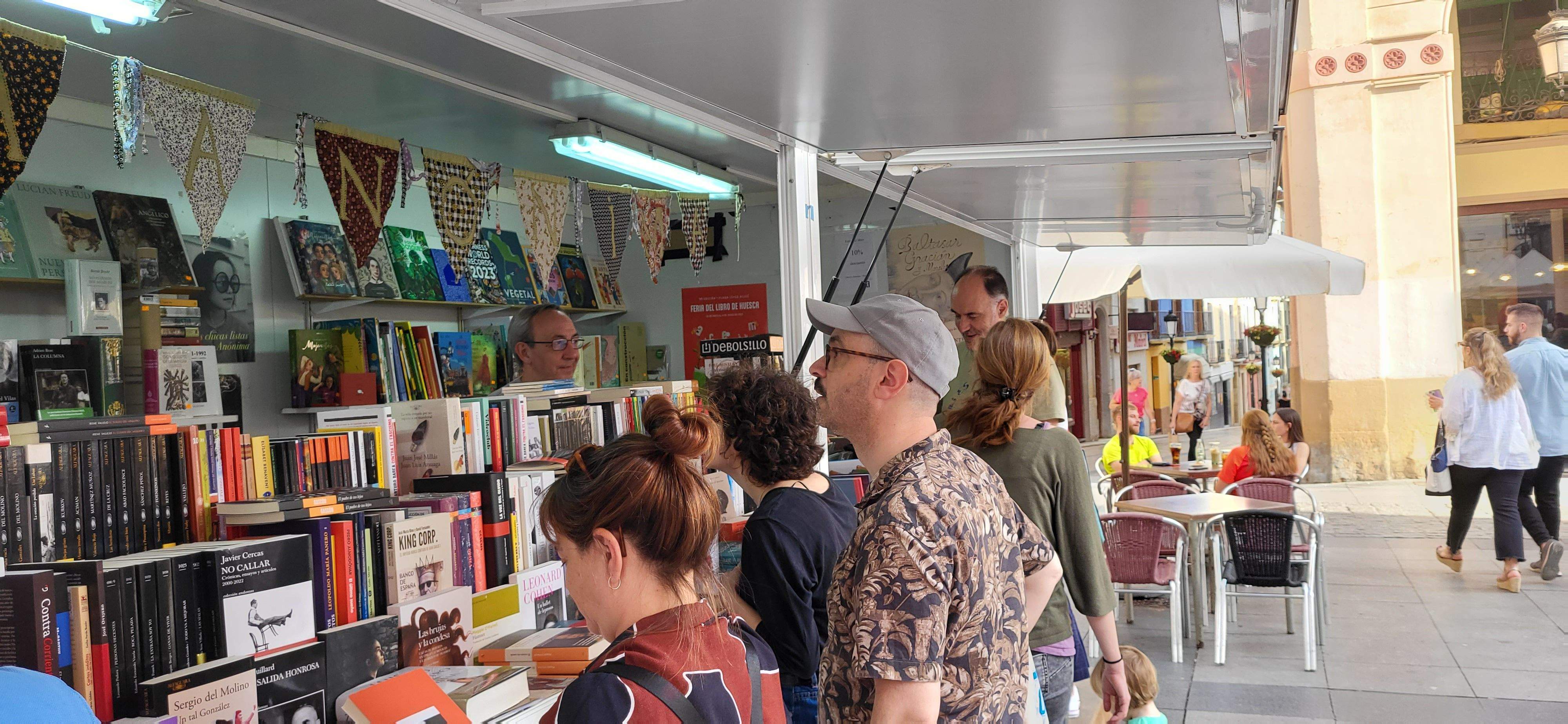 Las librerías se quejan de la demora de la administración en pagar los libros de texto.