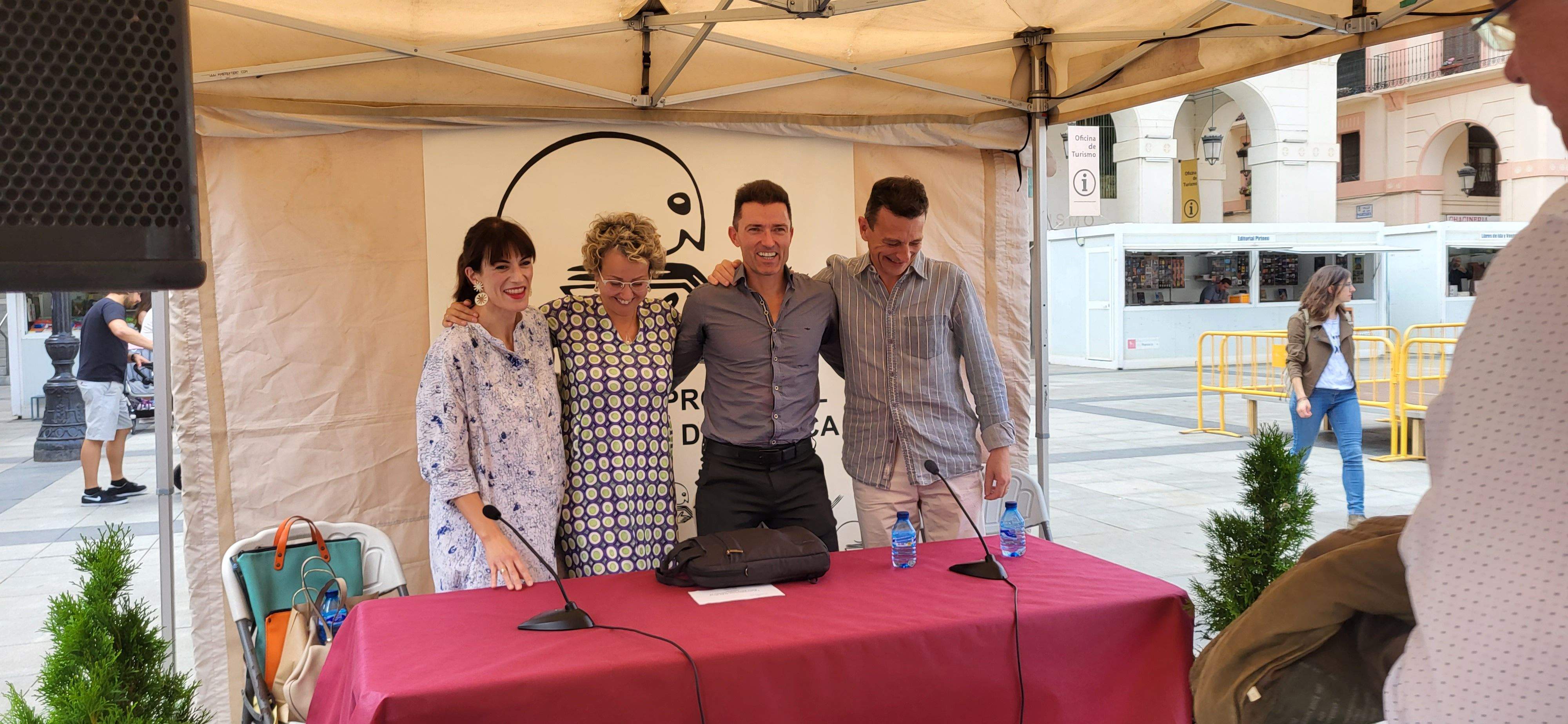 Jornada de este lunes en la 39 edición de la Feria del Libro de Huesca. Foto Mercedes Manterola