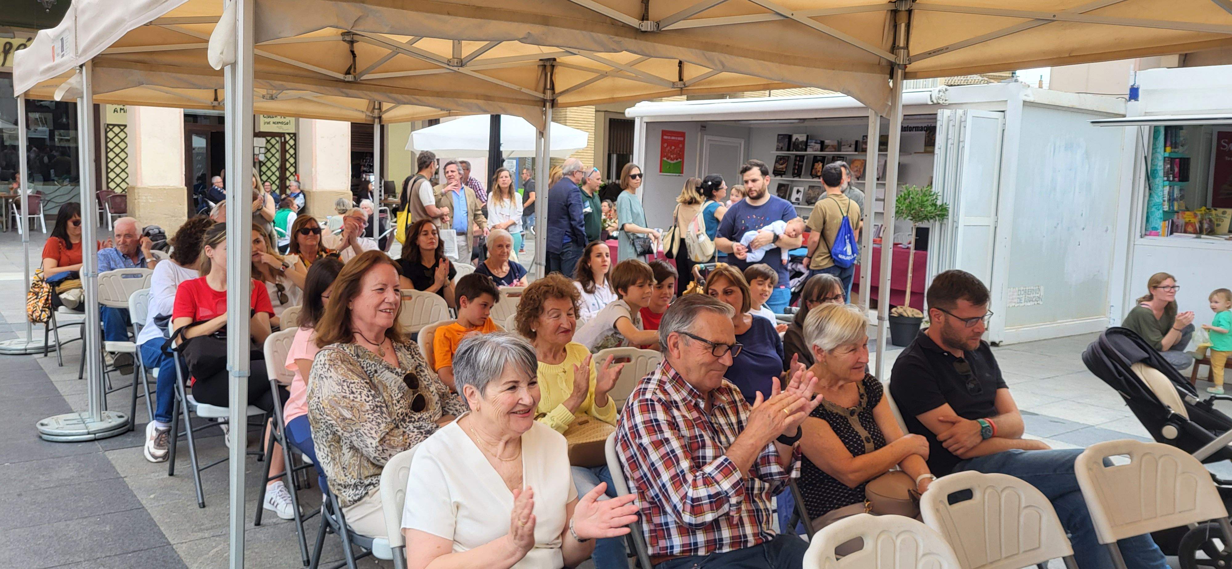Jornada de este lunes en la 39 edición de la Feria del Libro de Huesca. Foto Mercedes Manterola