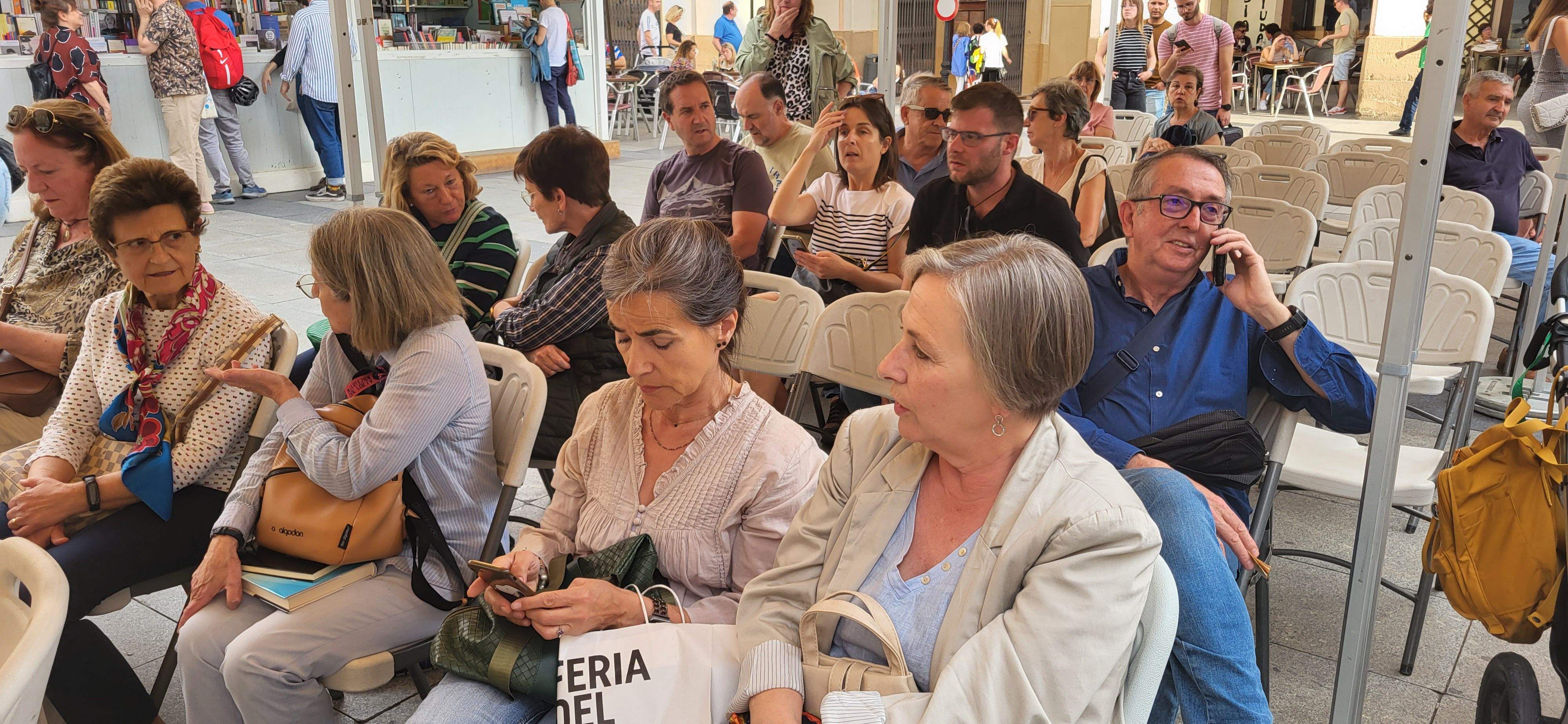 Ambiente en la 39 edición de la Feria del Libro de Huesca. Foto Myriam Martínez