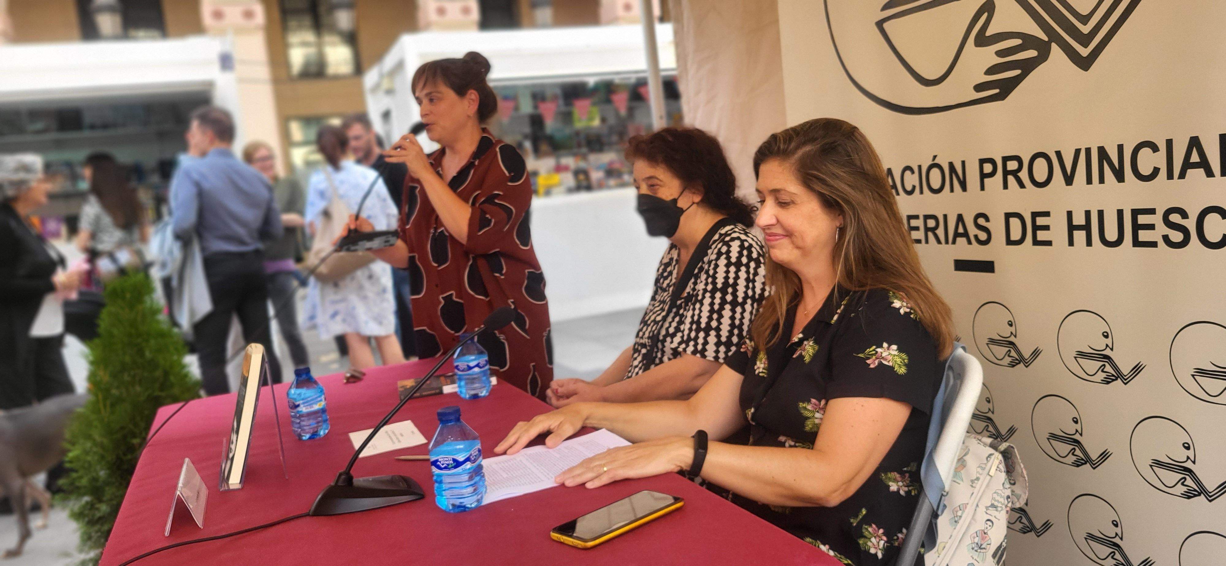 Camino Díaz, presentando su nueva novela negra. Foto Myriam Martínez