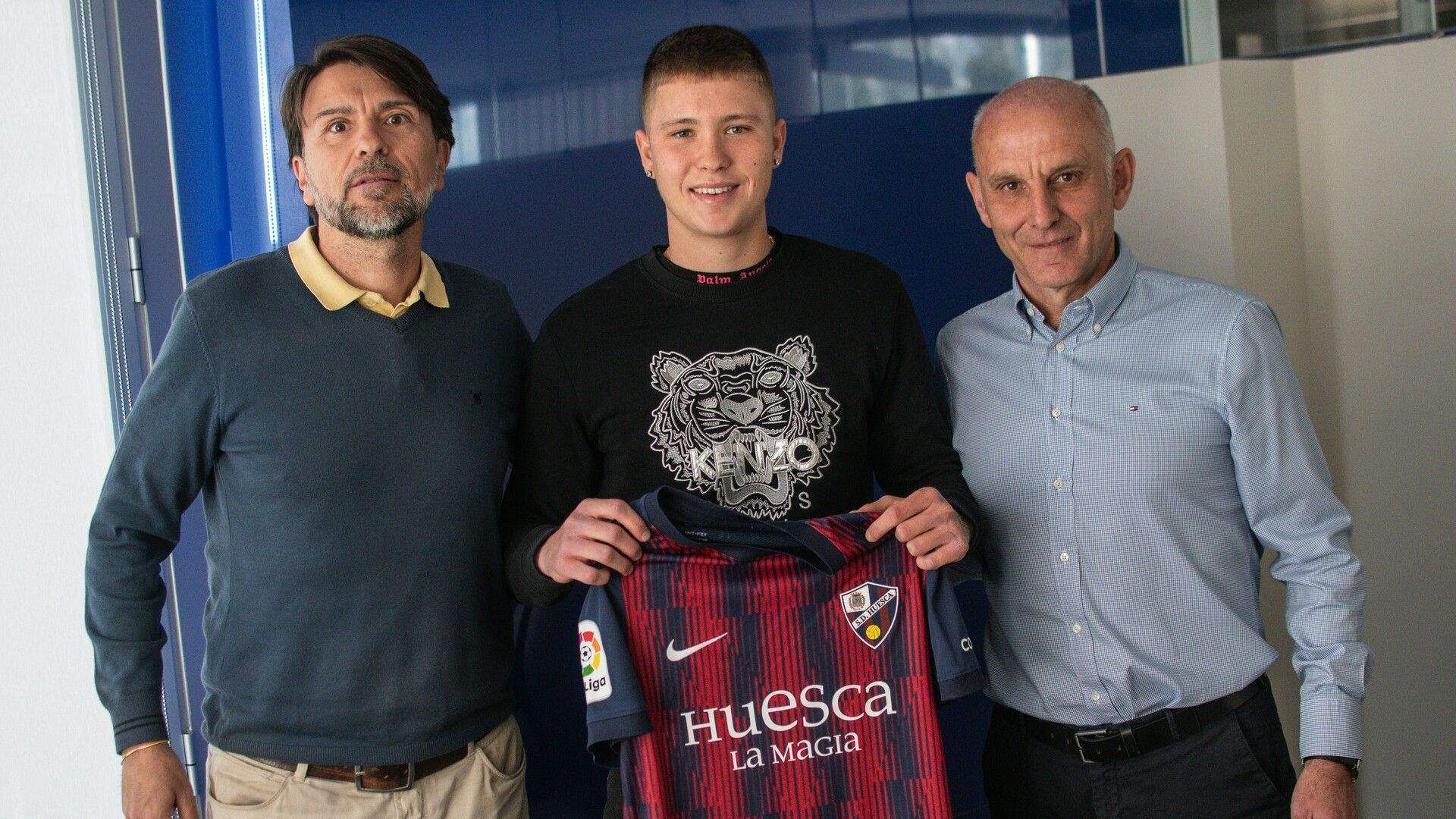 Ismael Arilla, director de la cantera azulgrana posa junto a Aznar y Ángel Martín González, director deportivo. Foto: SDH