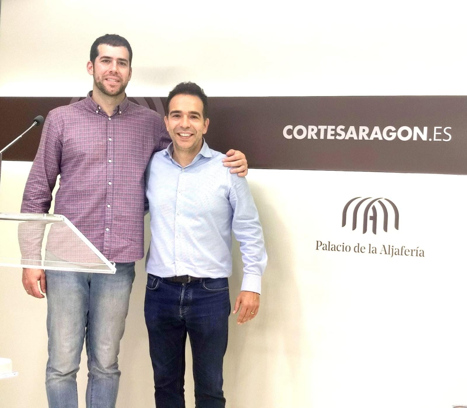 Sergio Martínez, de ZEBRA, con Jesús Guerrero, concejal de Monzón.
