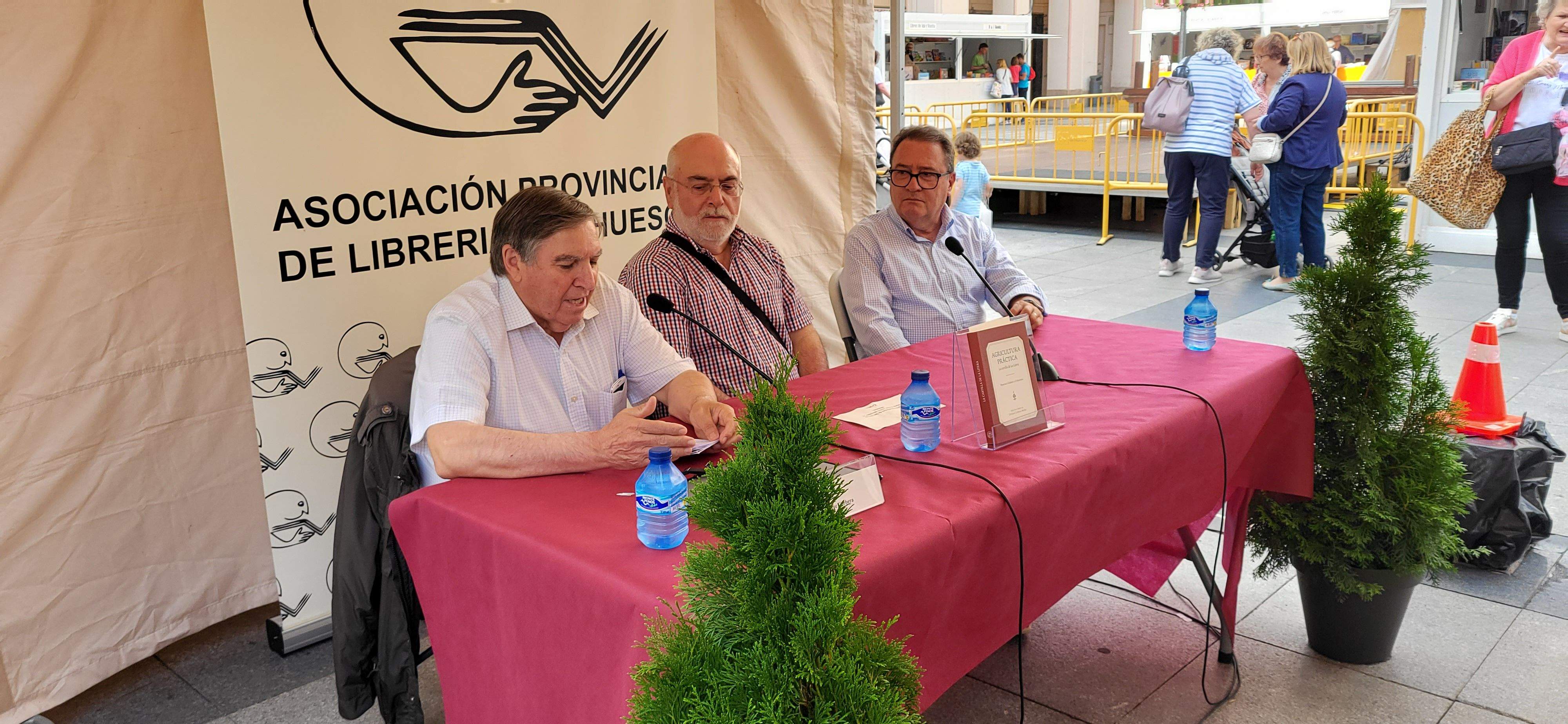Enrique Corbera, primero por la izquierda. Foto: Mercedes Manterola