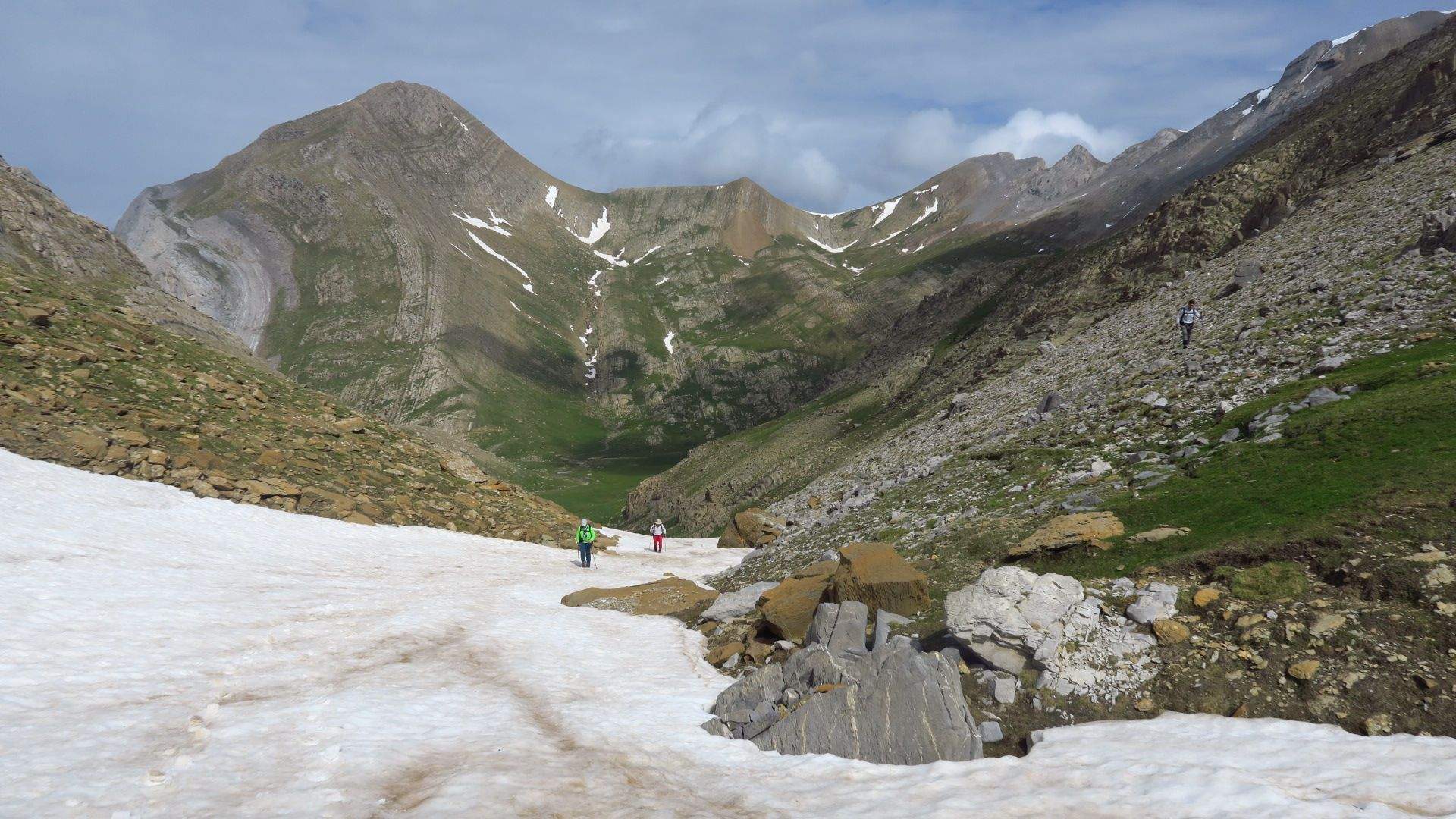 El grupo de Pico a Pico hacia la cima del Bisaurín.