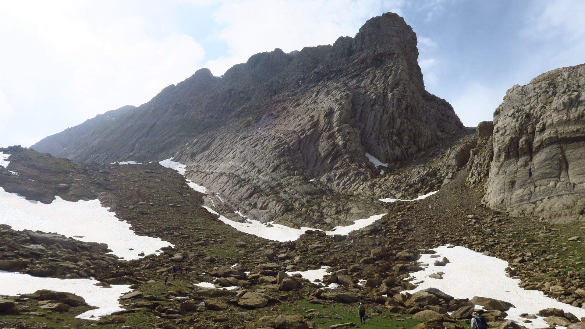 El grupo de Pico a Pico hacia la cima del Bisaurín.