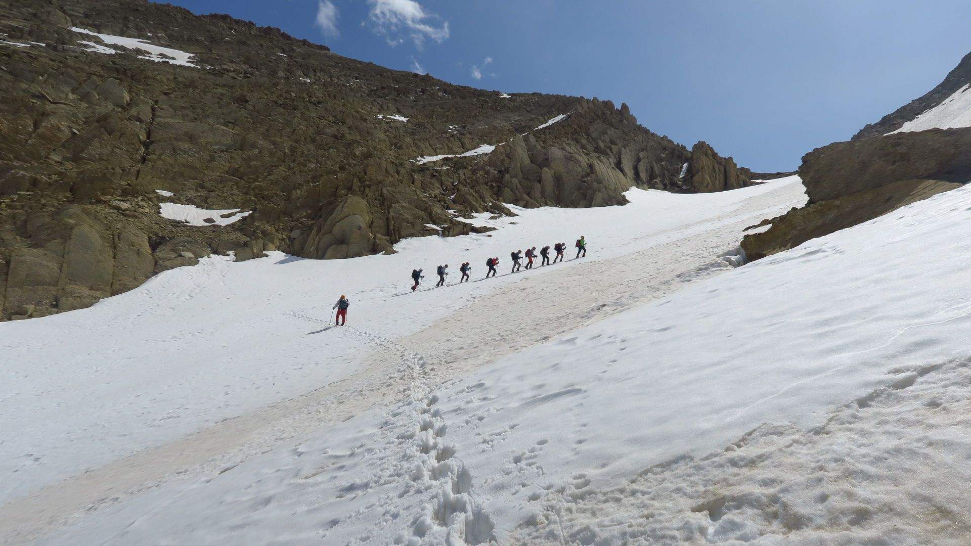 El grupo de Pico a Pico hacia la cima del Bisaurín.
