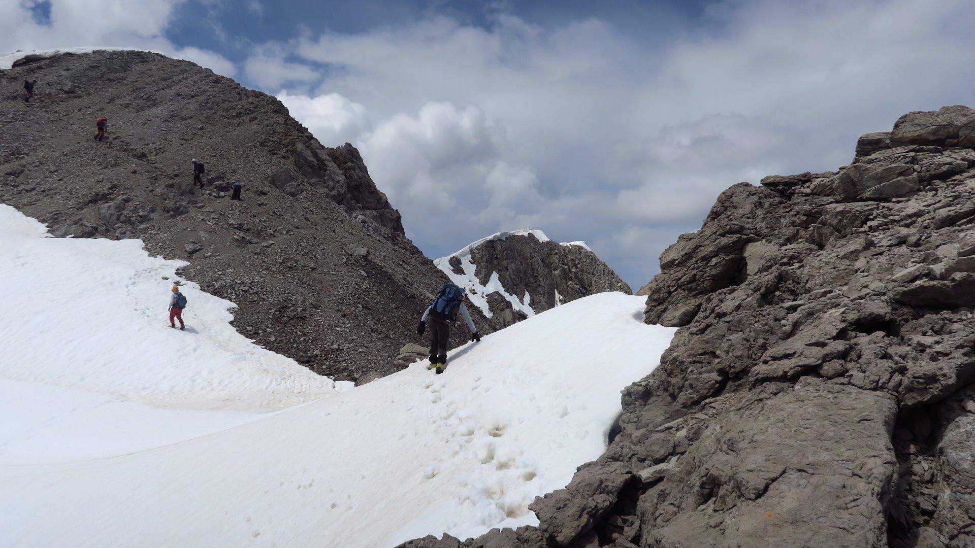 El grupo de Pico a Pico hacia la cima del Bisaurín.