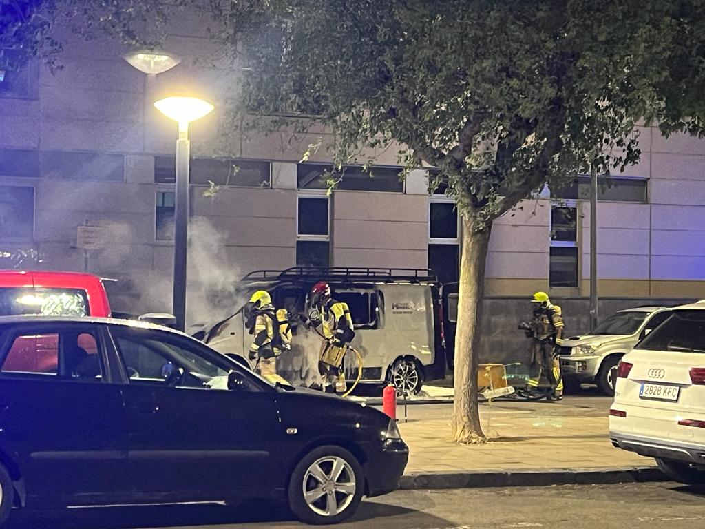 Incendio en la avenida Menéndez Pidal de Huesca