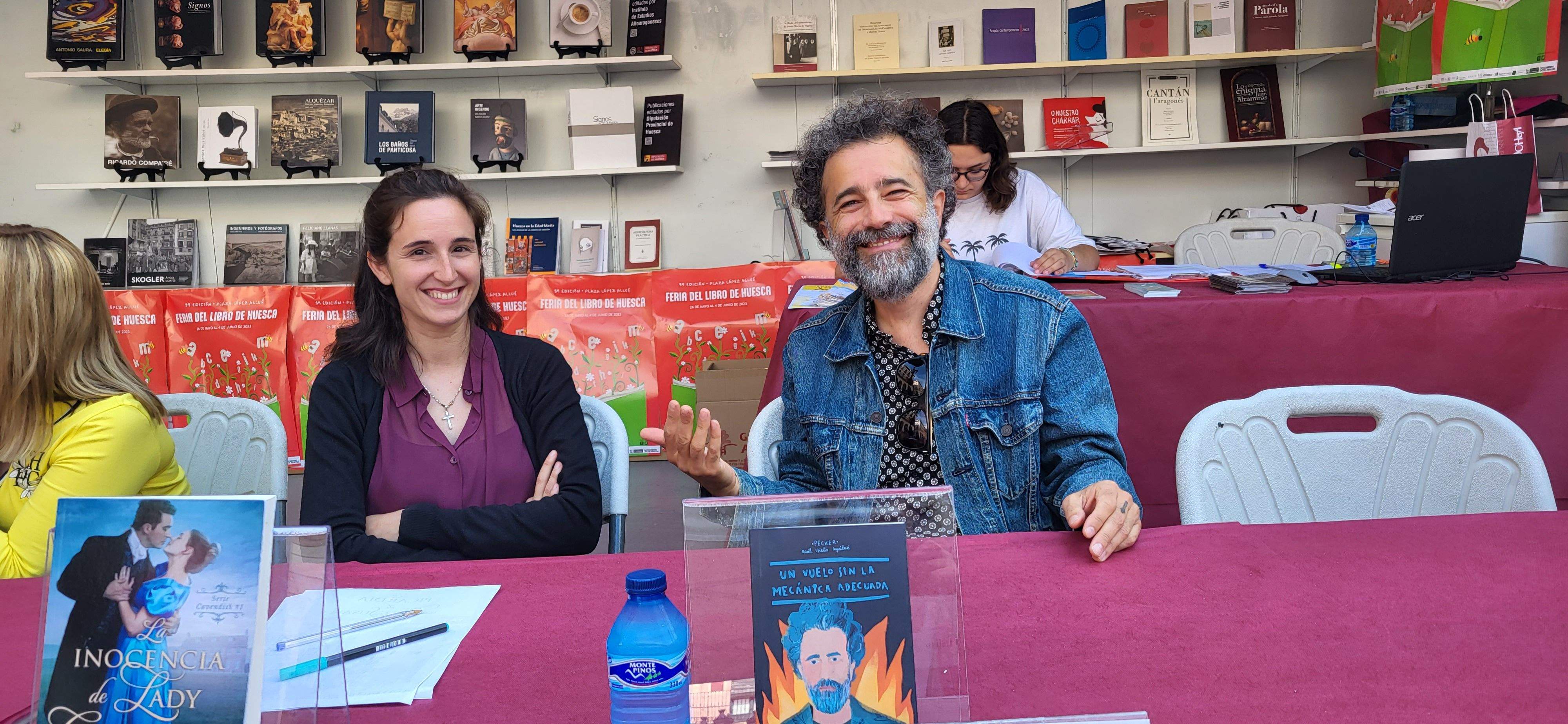 Patricia García Ferrer y Raúl Usieto, en la 39ª Feria del Libro de Huesca. Foto Myriam Martínez