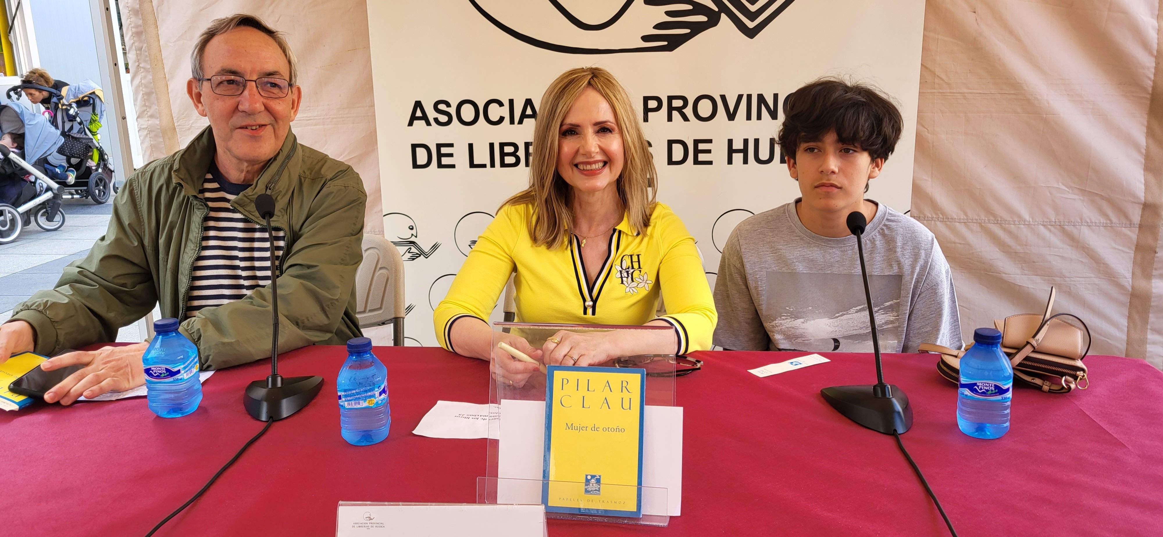  Chema Aniés, María Pilar Clau y Pablo Clau, en la 39ª Feria del Libro de Huesca. Foto Myriam Martínez