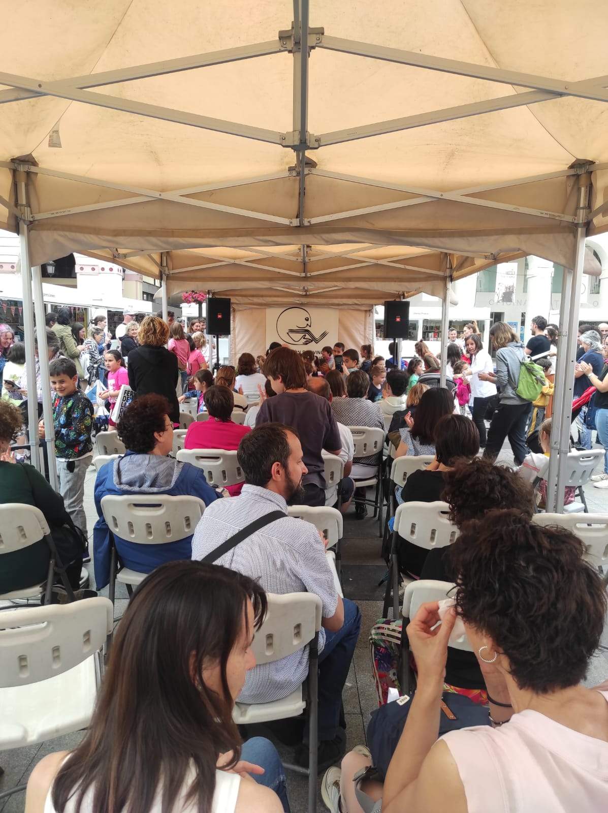 Sandra Araguás y David Guirao en la 39ª Feria del Libro de Huesca