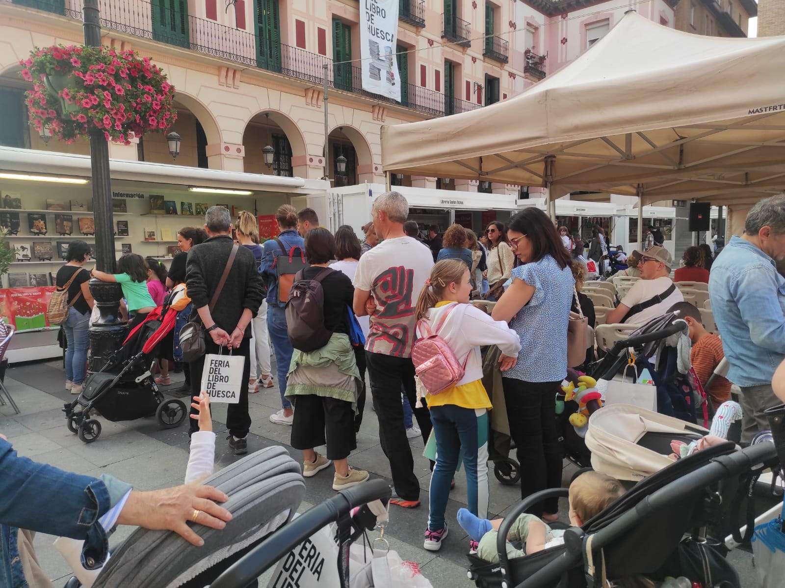 Sandra Araguás y David Guirao en la 39ª Feria del Libro de Huesca