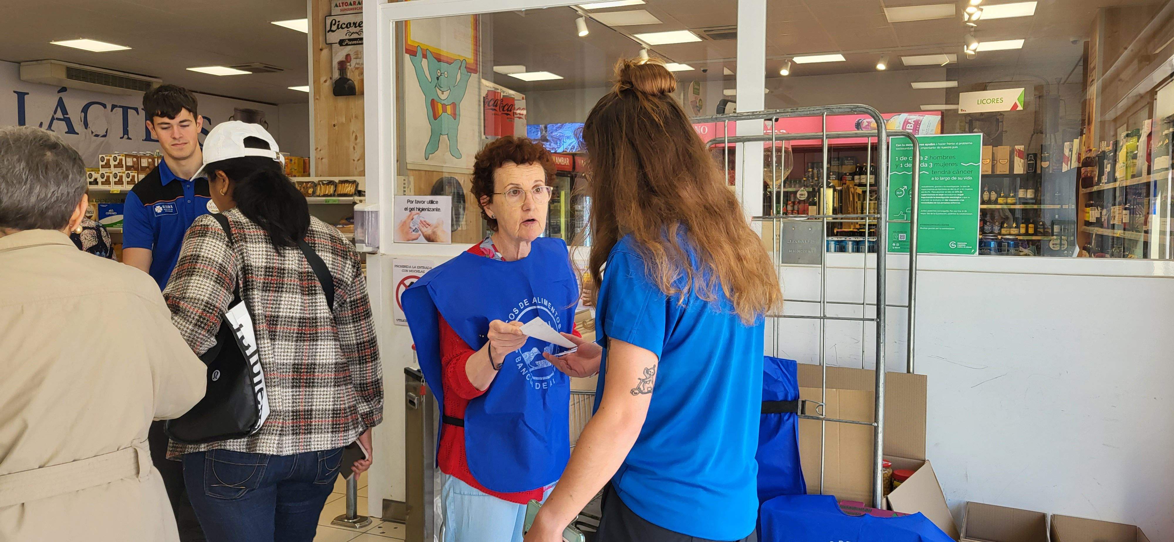 Recogida de donaciones para el Banco de Alimentos de Huesca. Foto Myriam Martínez