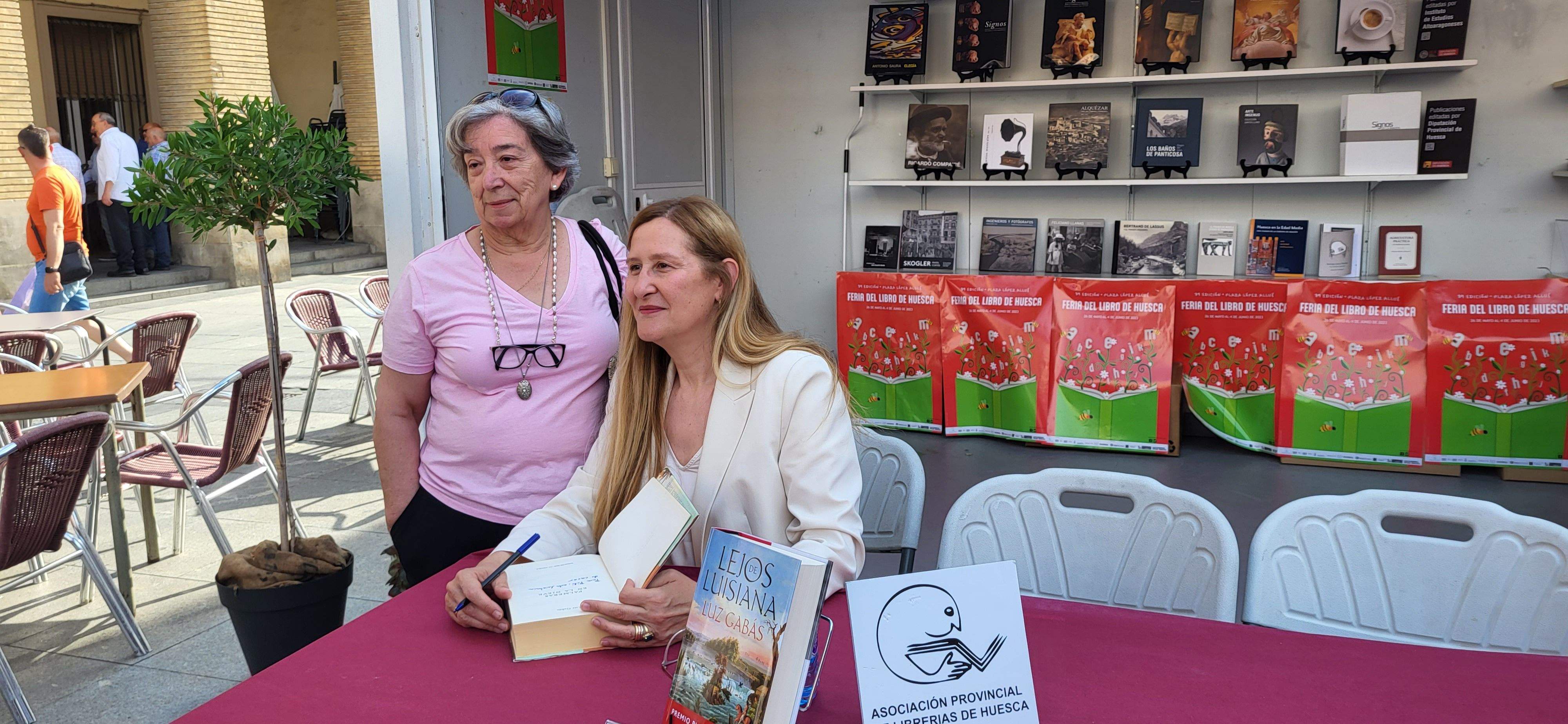 Luz Gabás en la Feria del Libro de Huesca. Foto Mercedes Manterola
