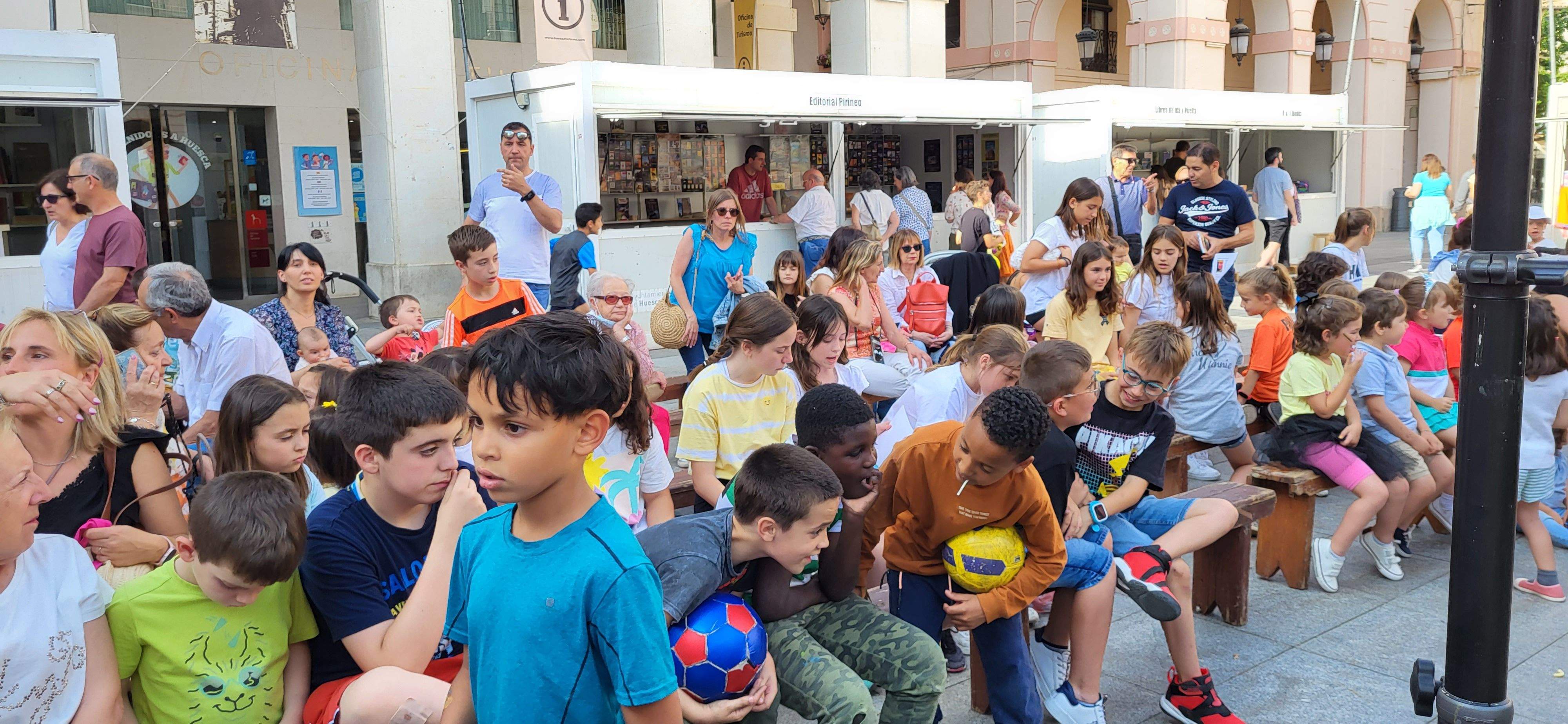 Maratón de Cuentos en la Feria del Libro de Huesca. Foto Mercedes Manterola