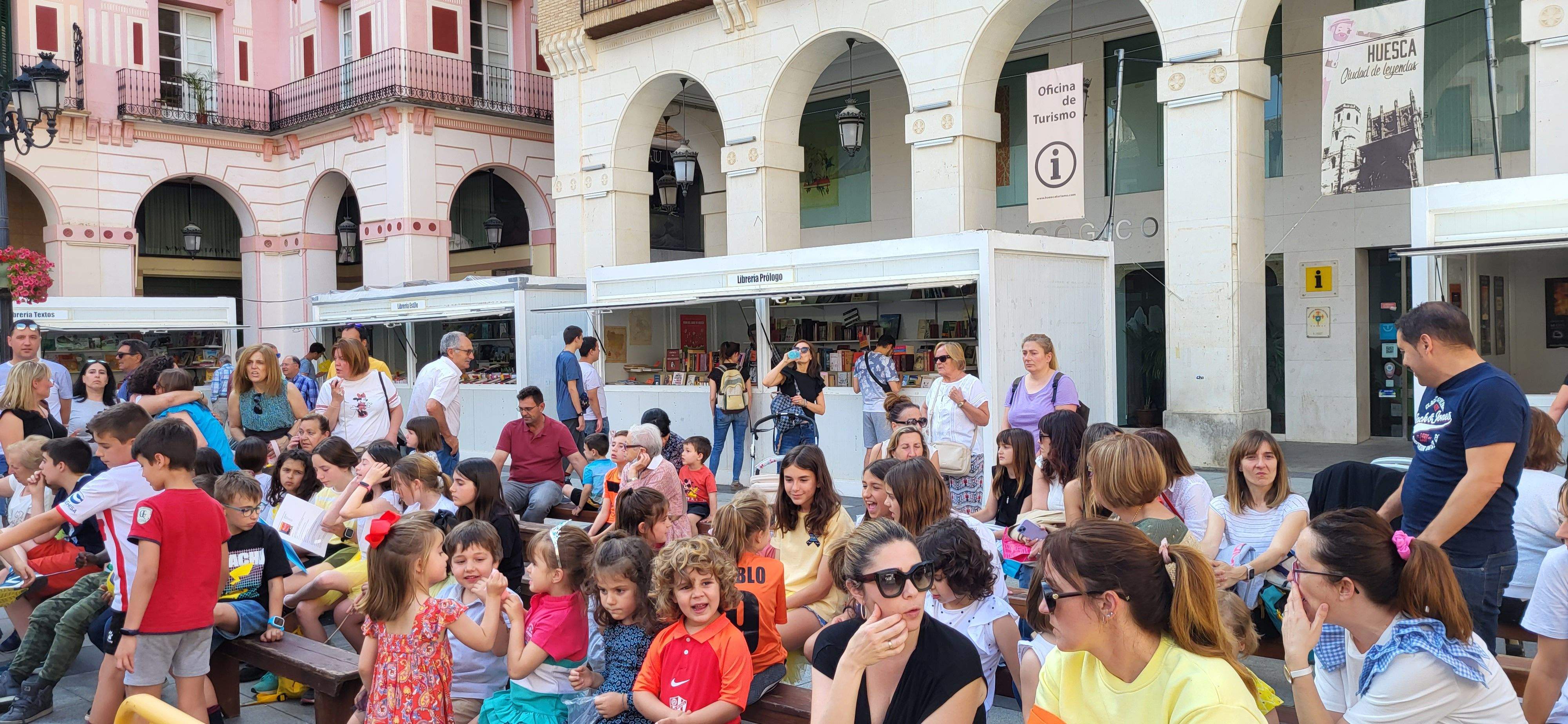 Maratón de Cuentos en la Feria del Libro de Huesca. Foto Mercedes Manterola
