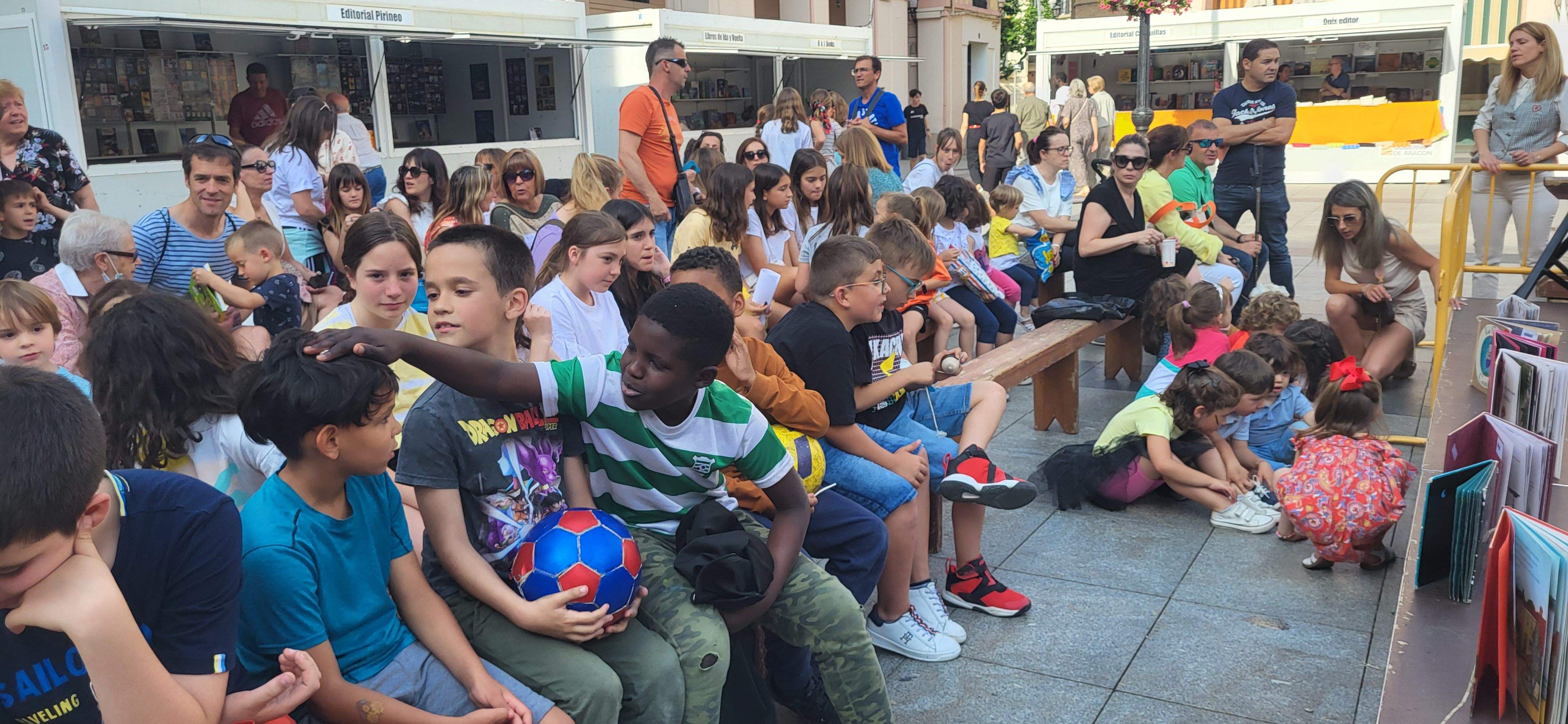 Maratón de Cuentos en la Feria del Libro de Huesca. Foto Mercedes Manterola