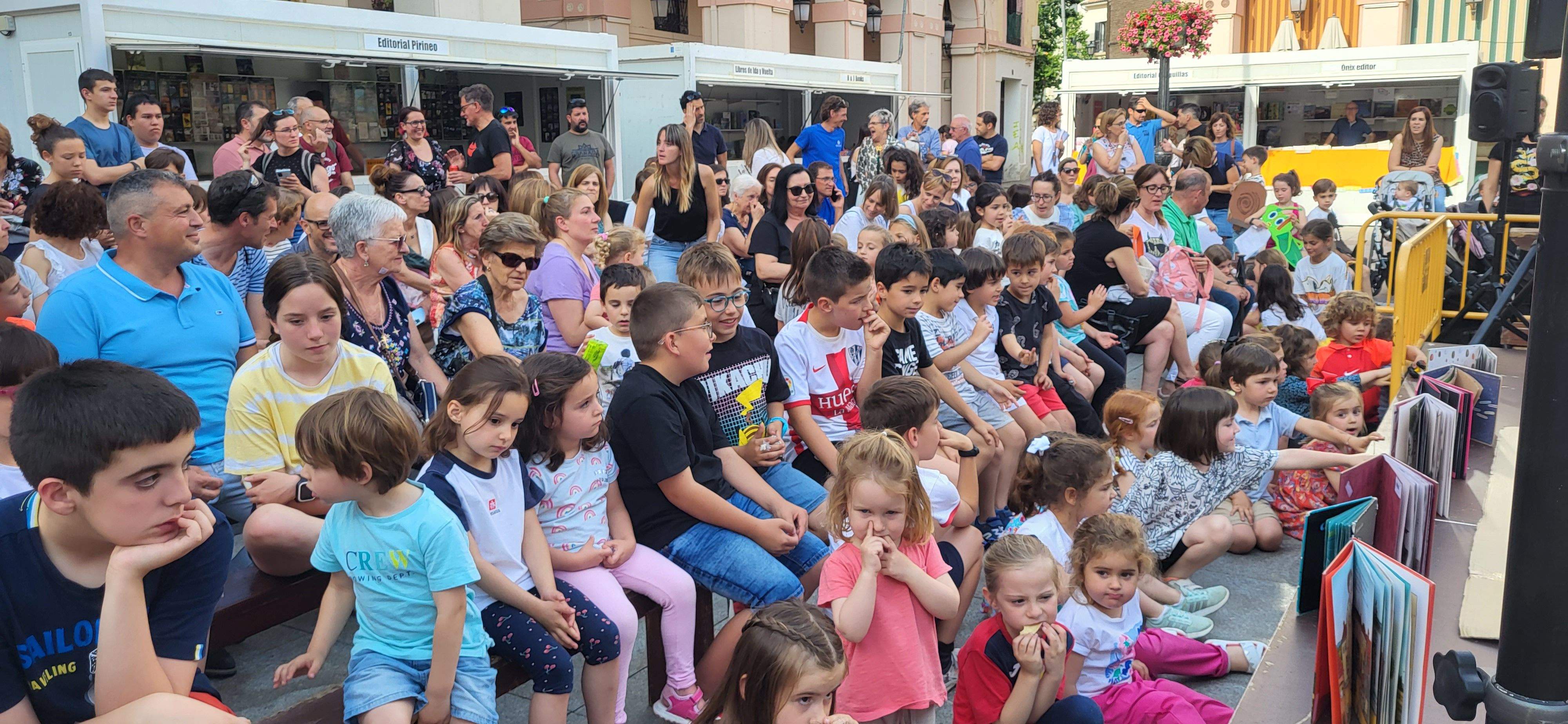 Maratón de Cuentos en la Feria del Libro de Huesca. Foto Mercedes Manterola