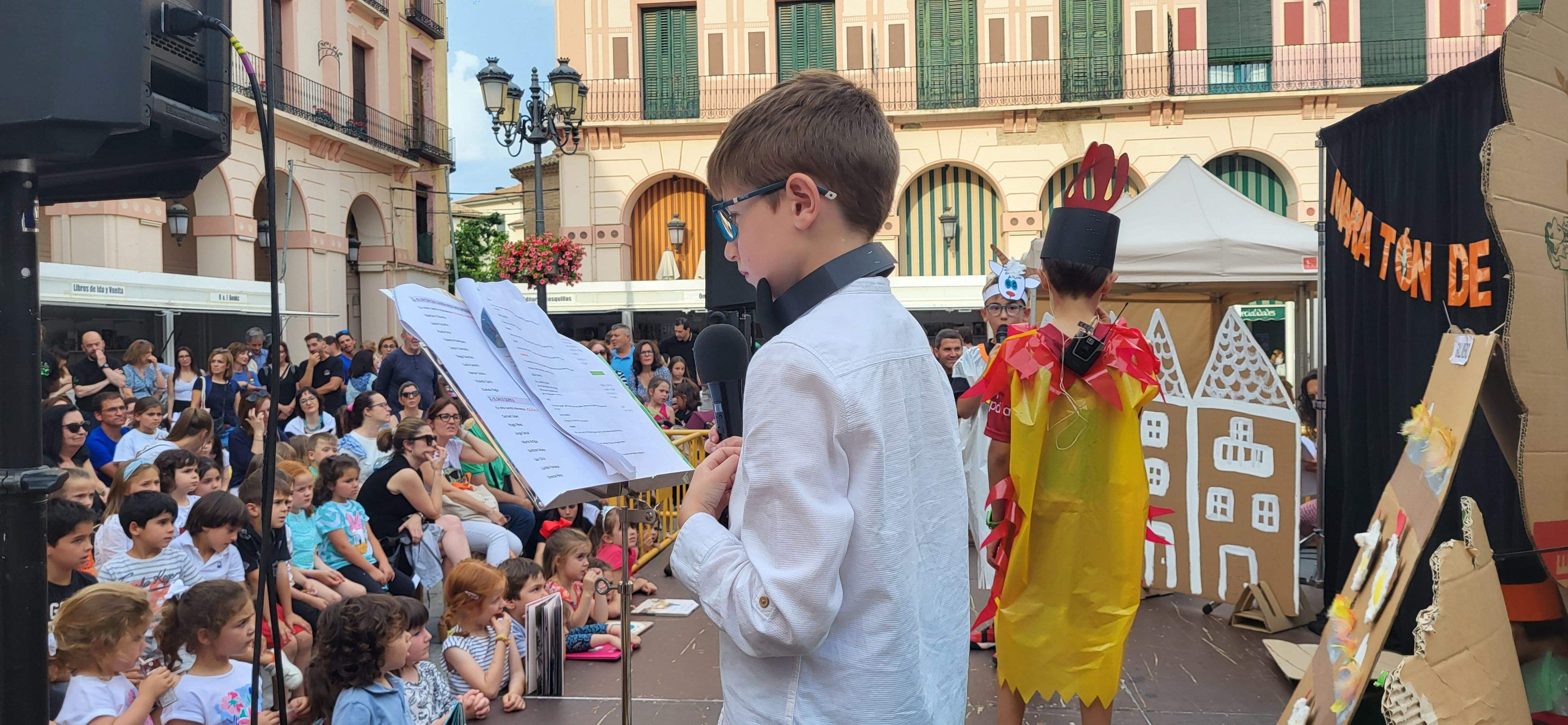 Maratón de Cuentos en la Feria del Libro de Huesca. Foto Mercedes Manterola