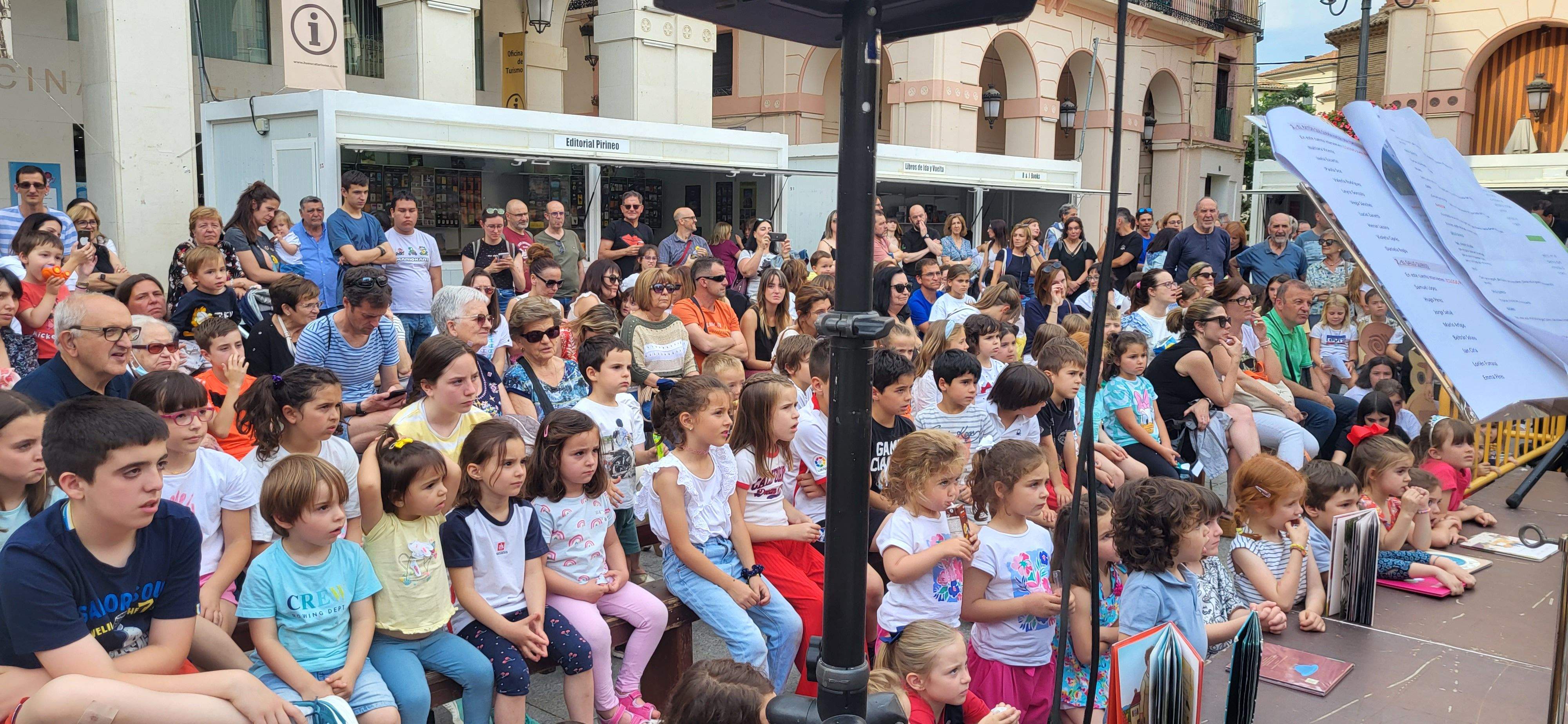 Maratón de Cuentos en la Feria del Libro de Huesca. Foto Mercedes Manterola