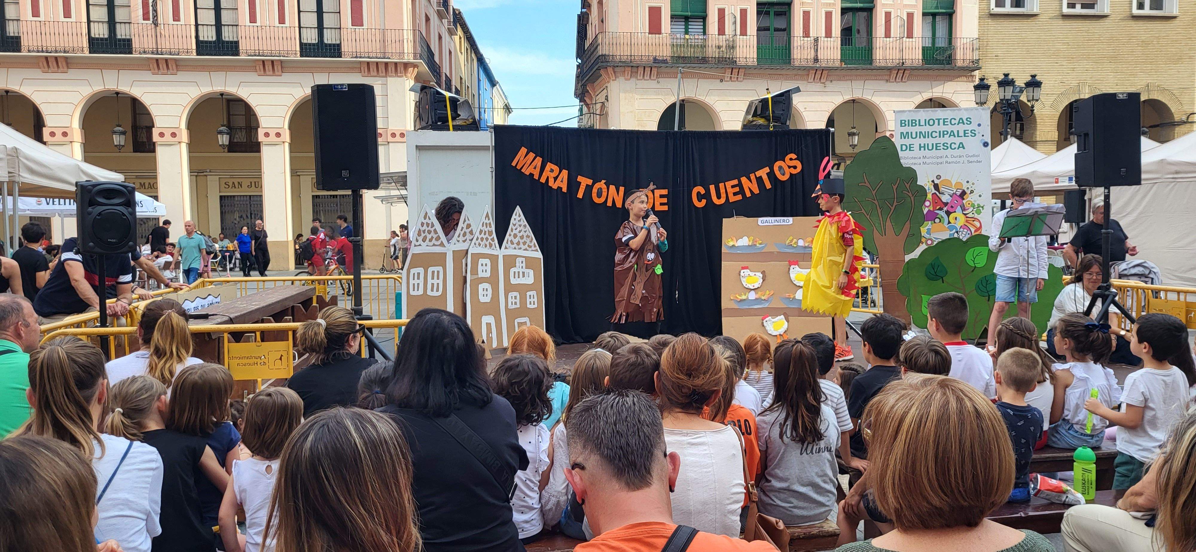 Maratón de Cuentos en la Feria del Libro de Huesca. Foto Mercedes Manterola