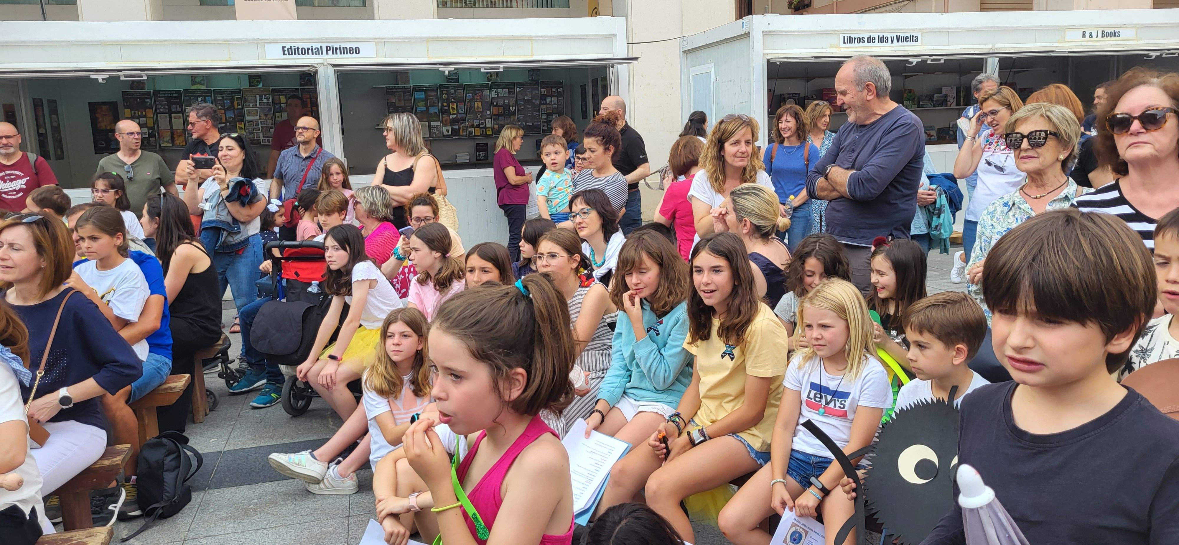 Maratón de Cuentos en la Feria del Libro de Huesca. Foto Mercedes Manterola