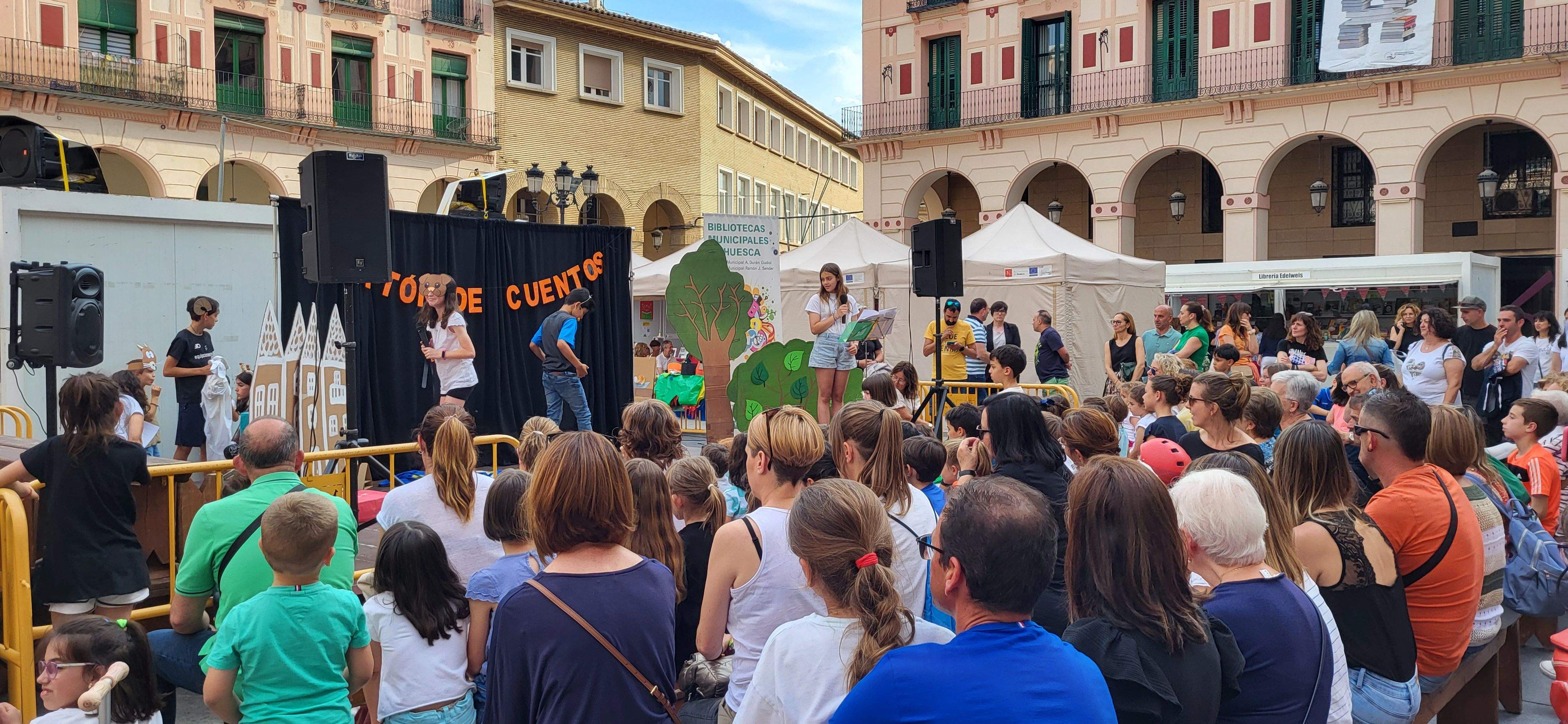 Maratón de Cuentos en la Feria del Libro de Huesca. Foto Mercedes Manterola