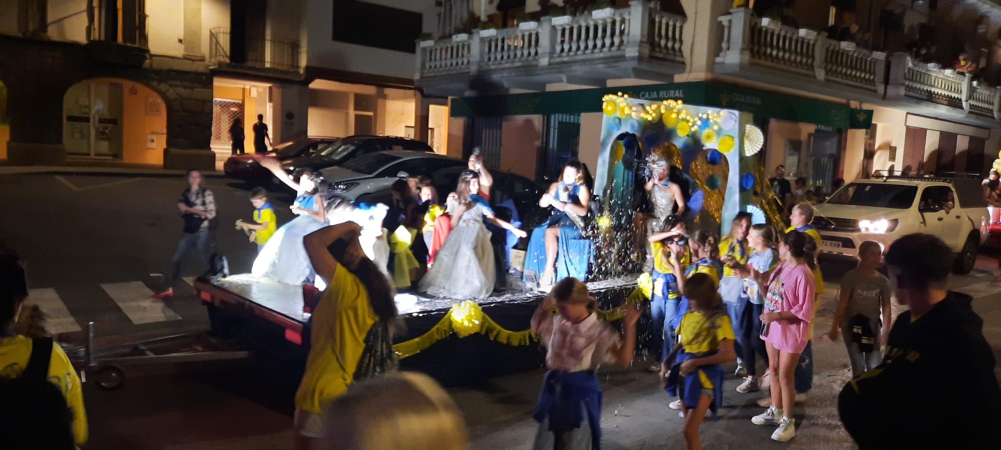 Chupinazo y cabalgata de las fiestas de Ayerbe. Foto Ayuntamiento de Ayerbe 