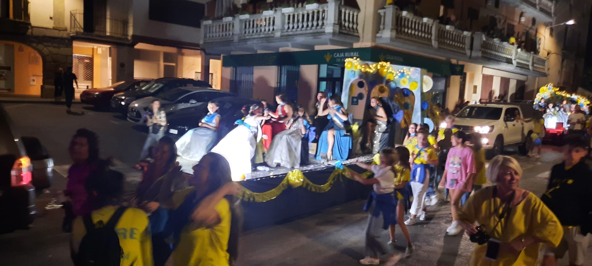 Chupinazo y cabalgata de las fiestas de Ayerbe. Foto Ayuntamiento de Ayerbe