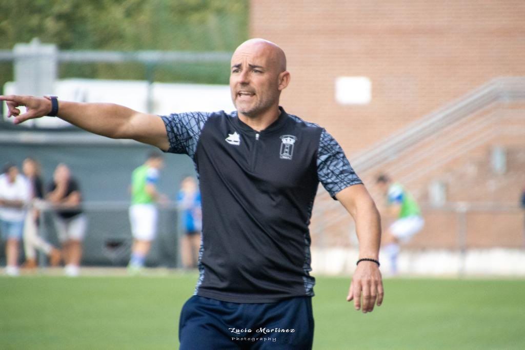 Dani Martínez ha completado dos temporadas en el banquillo del CD Brea. Foto: Lucía Martínez