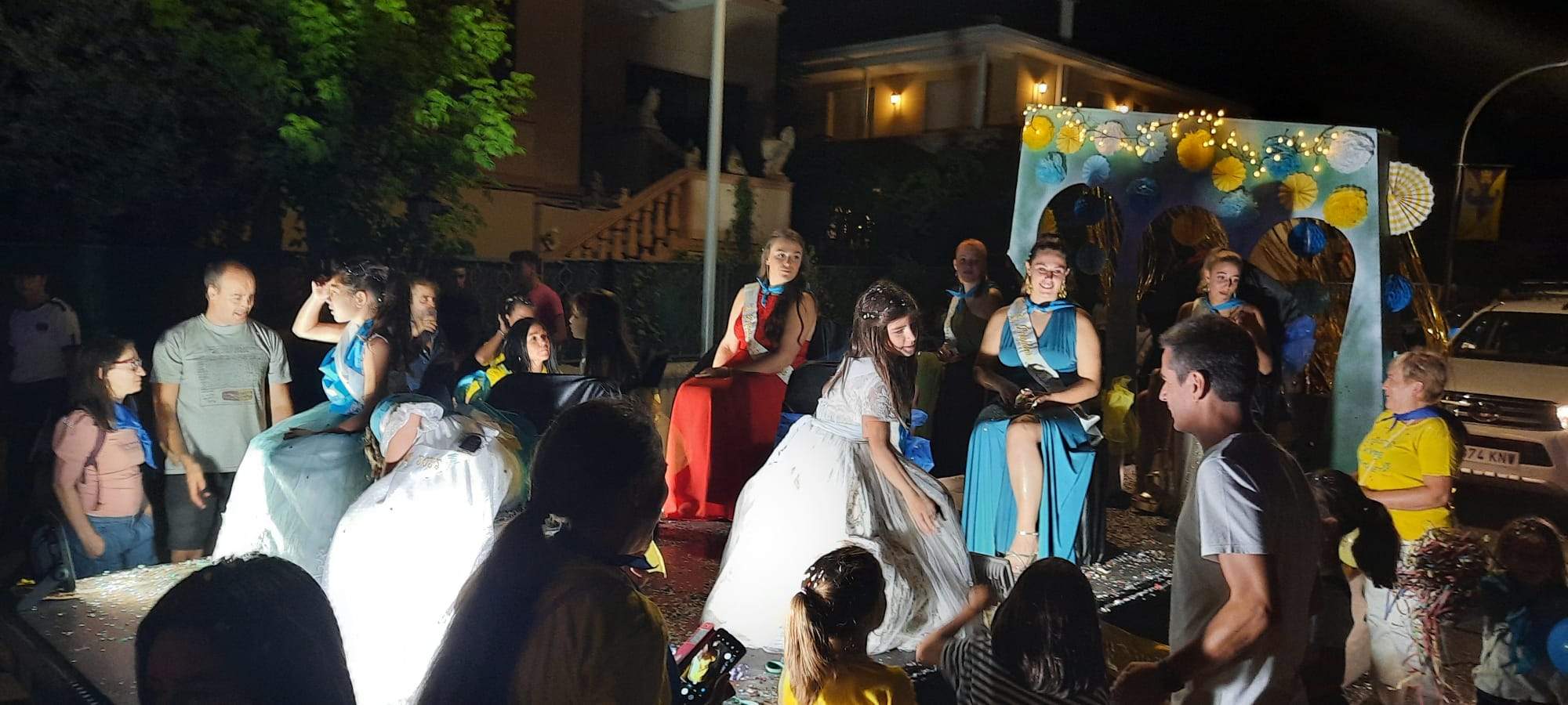 Chupinazo y cabalgata de las fiestas de Ayerbe. Foto Ayuntamiento de Ayerbe 