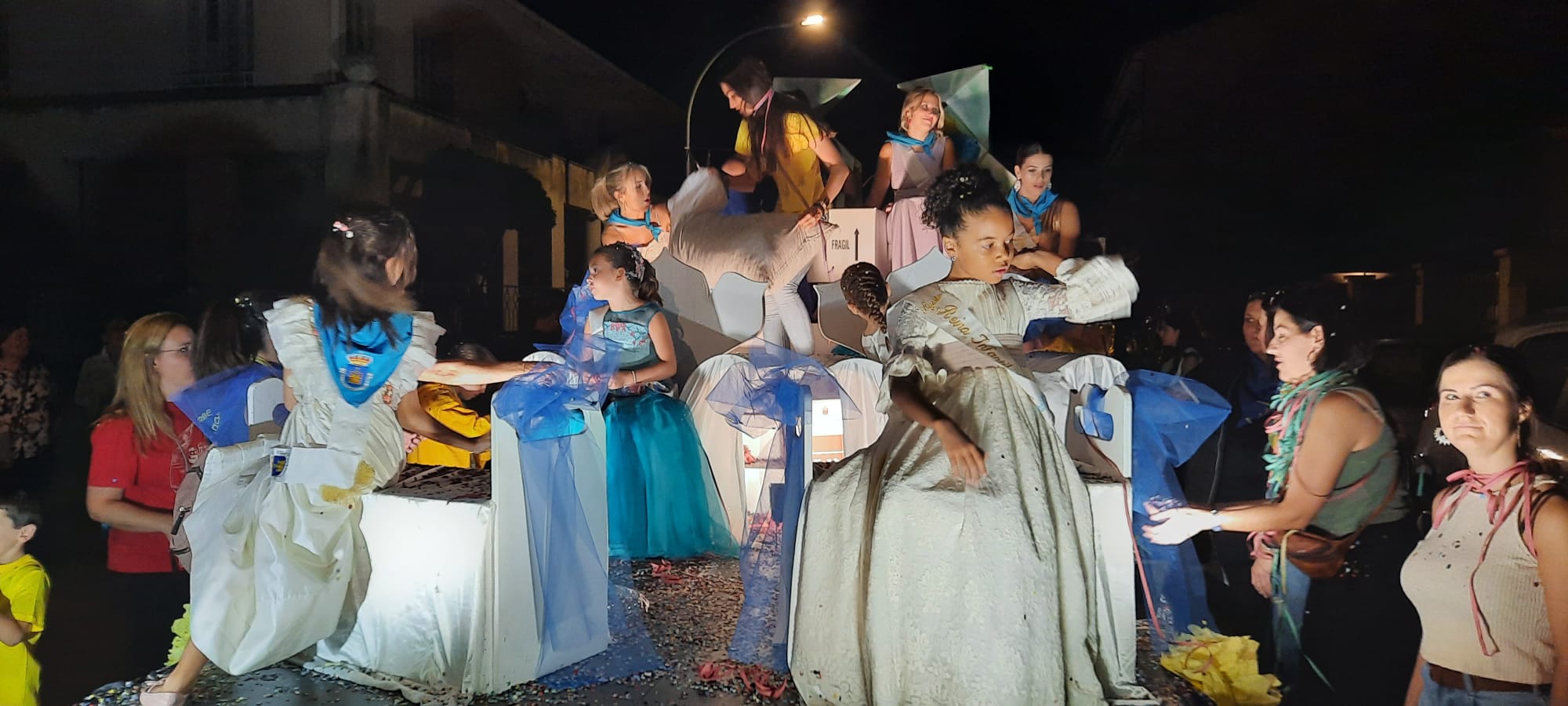 Chupinazo y cabalgata de las fiestas de Ayerbe. Foto Ayuntamiento de Ayerbe