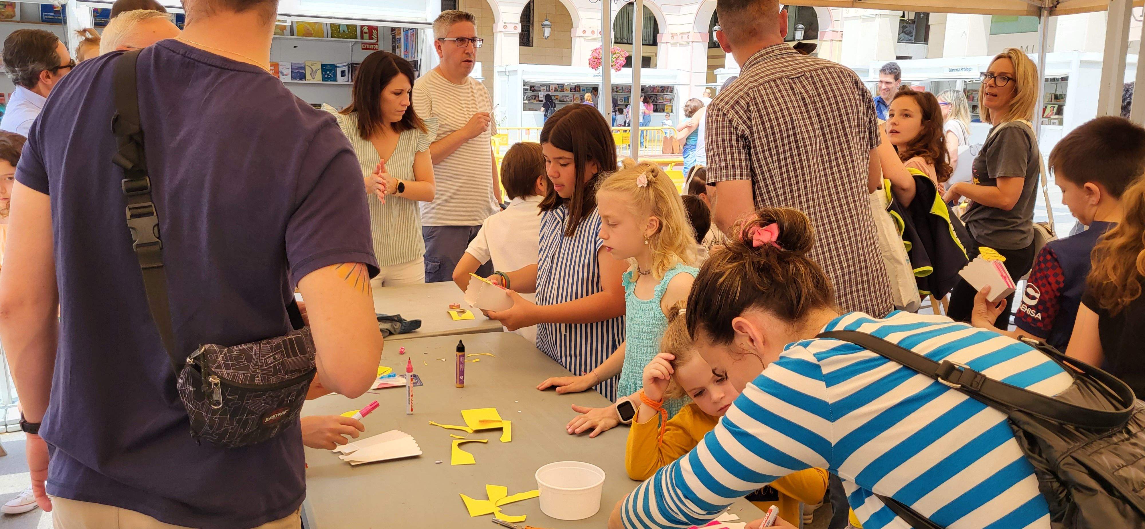 Taller de manualidades sobre Panchito y Palomitera. Foto: Mercedes Manterola