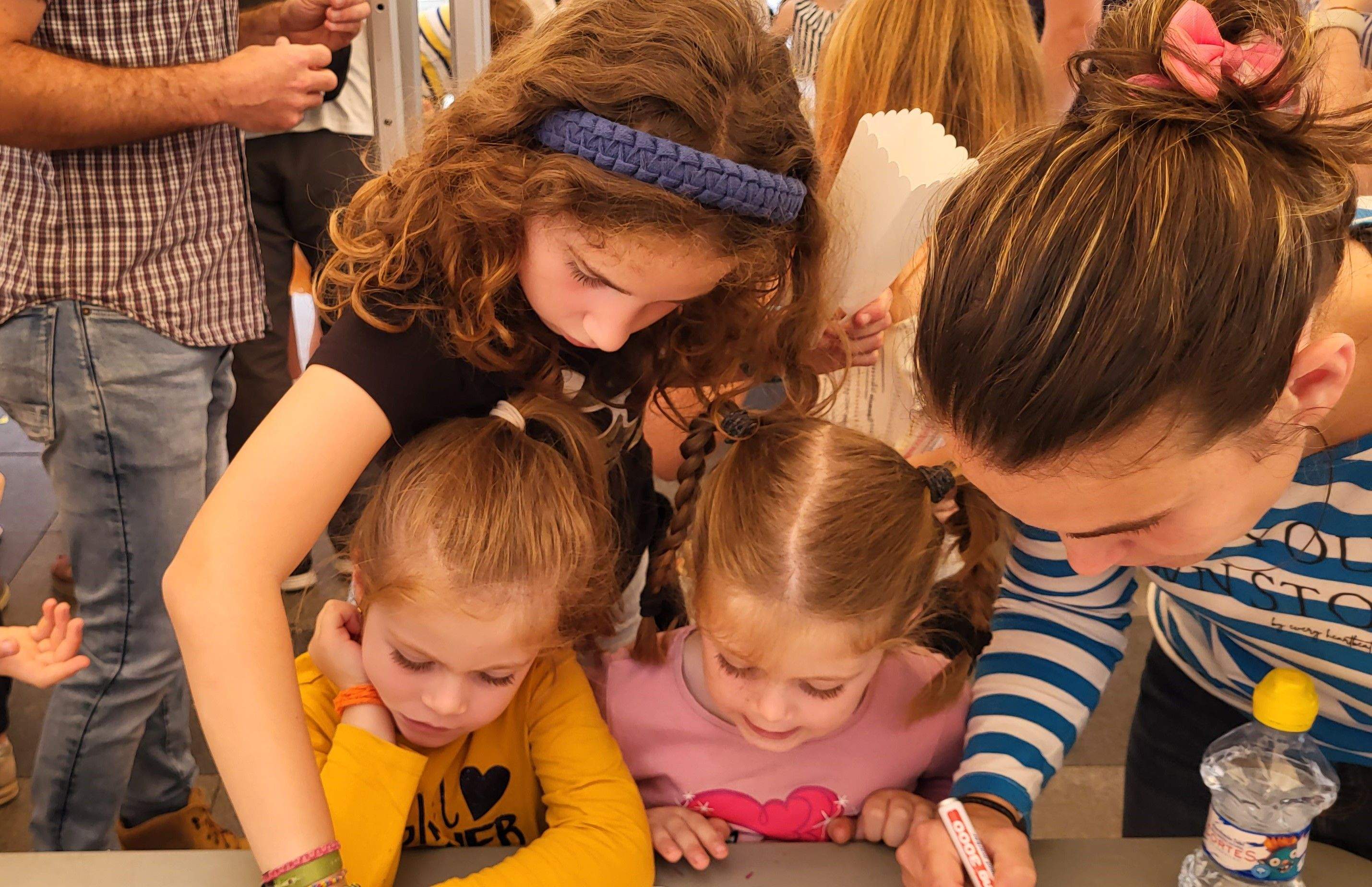 Taller de manualidades sobre Panchito y Palomitera. Foto: Mercedes Manterola