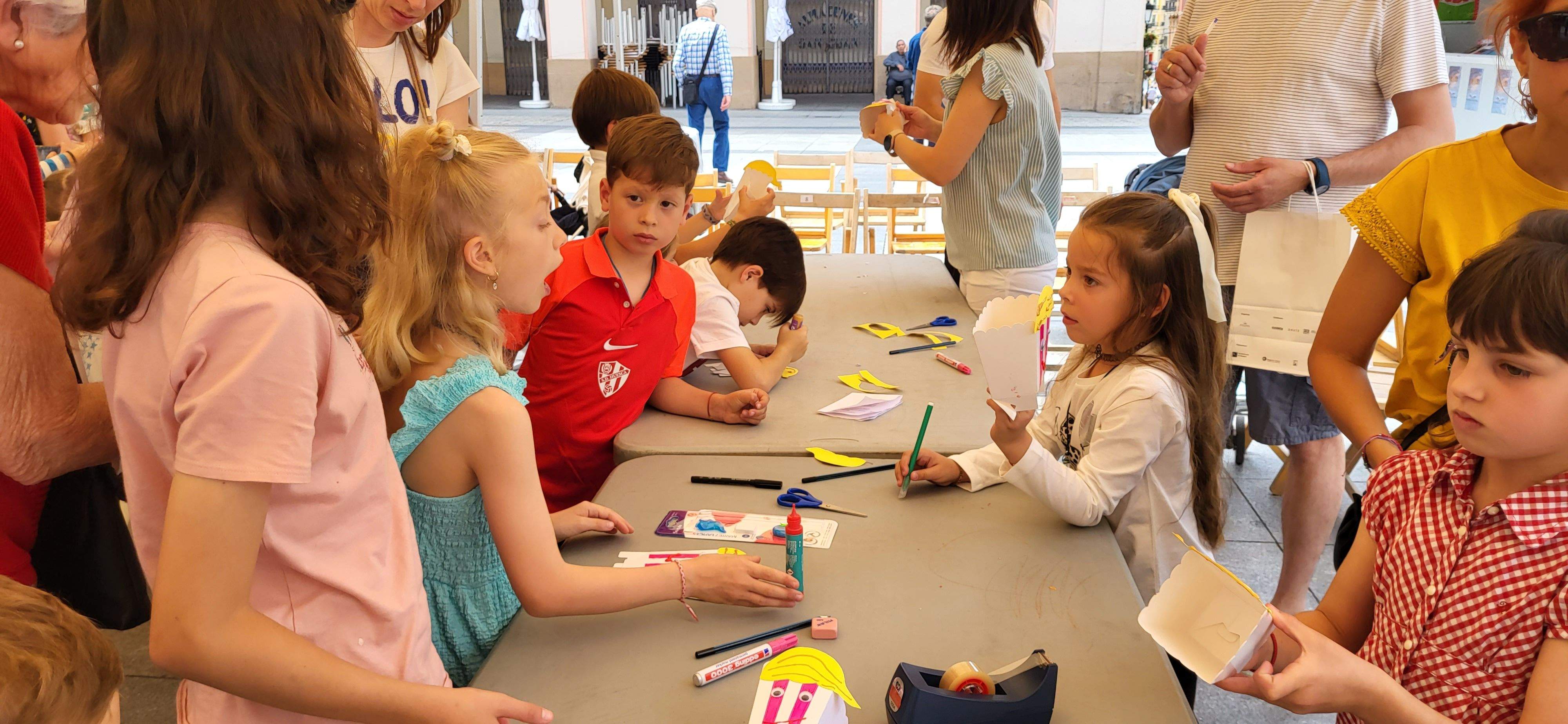 Taller de manualidades sobre Panchito y Palomitera. Foto: Mercedes Manterola