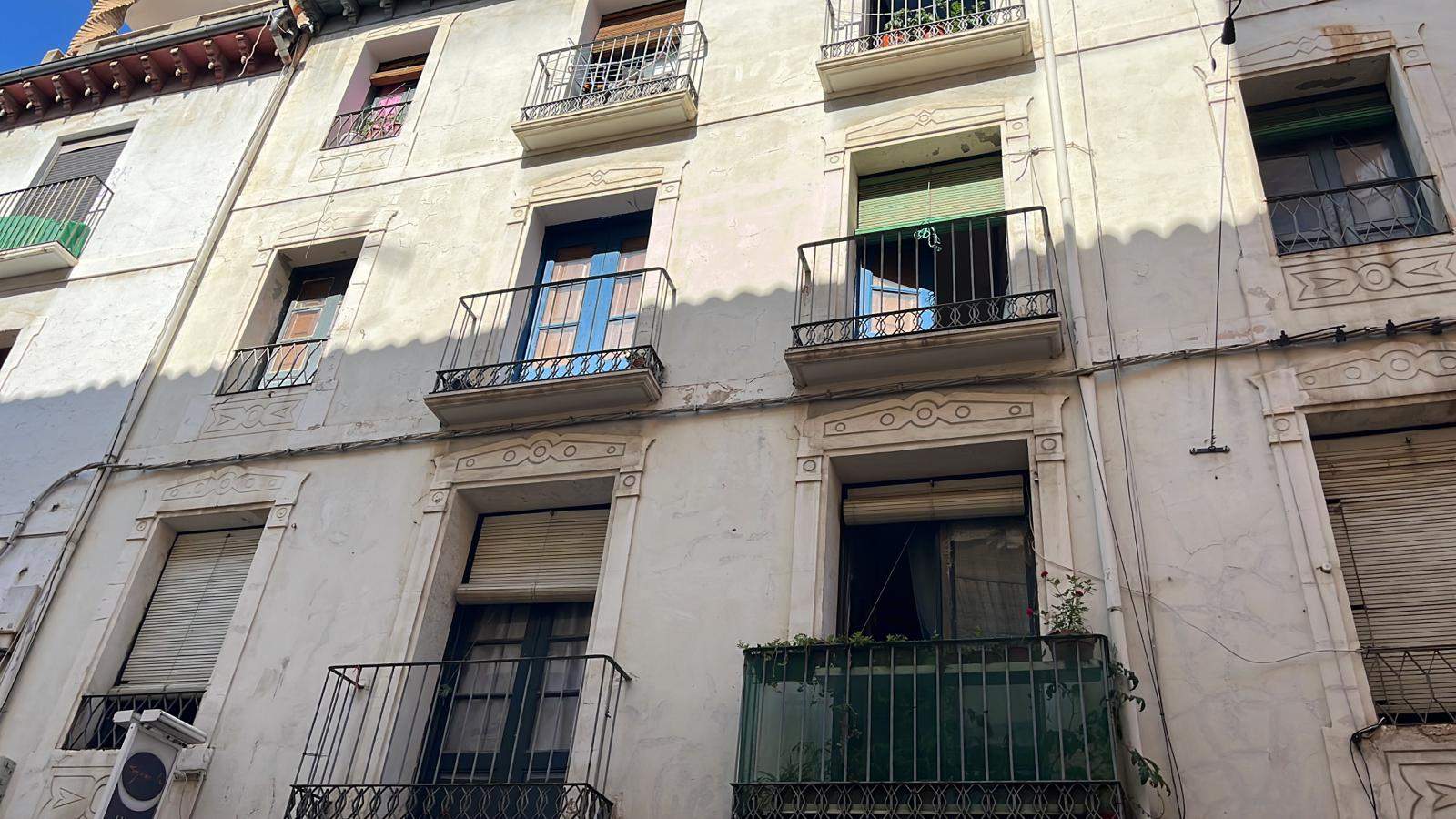 Los efectos del incendio en la calle Villahermosa. Foto Mercedes Manterola