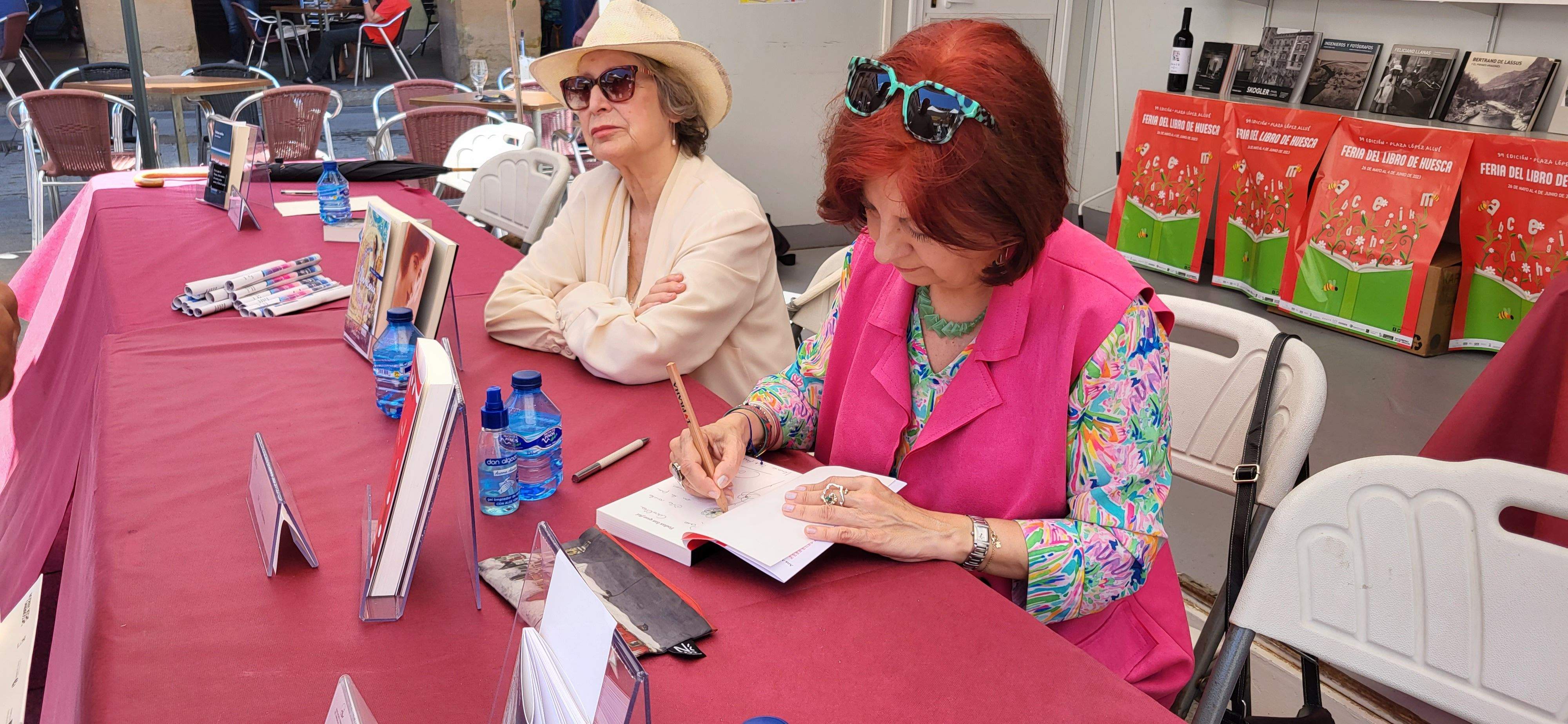 Ana Alcolea, en la pasada Feria del Libro de Huesca. Foto Myriam Martínez Ana Alcolea, en la pasada Feria del Libro de Huesca. Foto Myriam Martínez