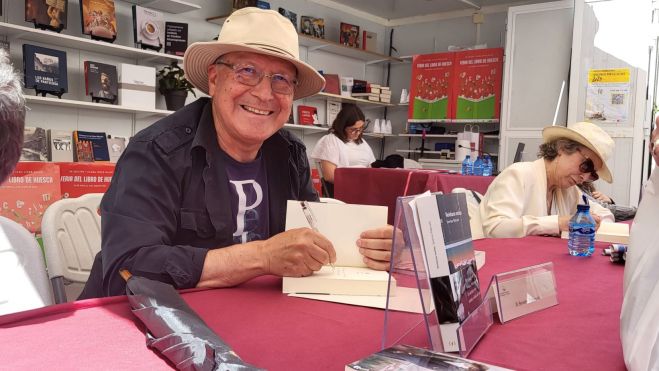 Severino Pallaruelo, en la firma del libro Severino Pallaruelo, en la firma del libro