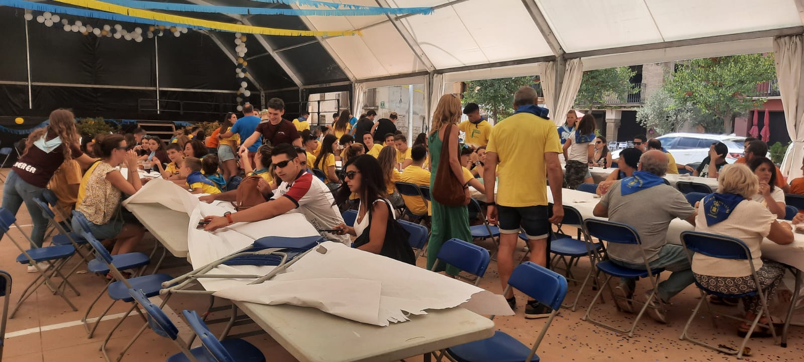 Almuerzo peñista. Foto Ayuntamiento de Ayerbe