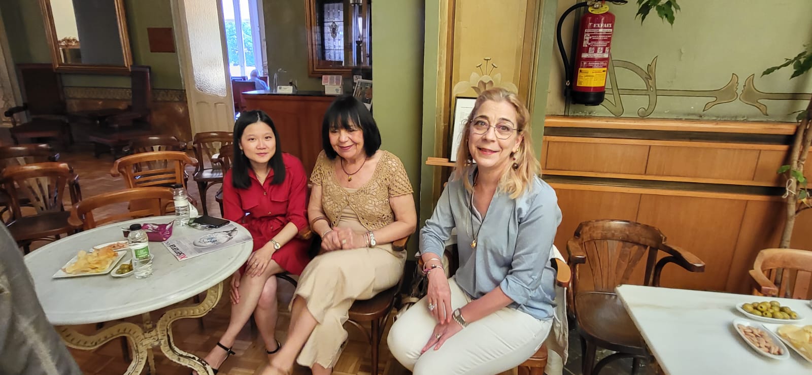 Vermú literario de Aveletra con Teresa Ramón