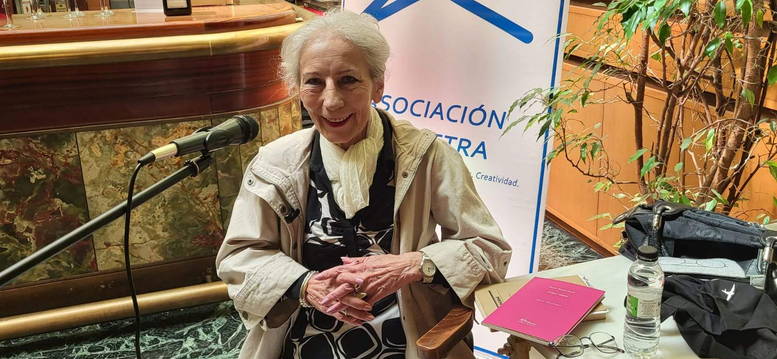 Vermú literario de Aveletra con Teresa Ramón